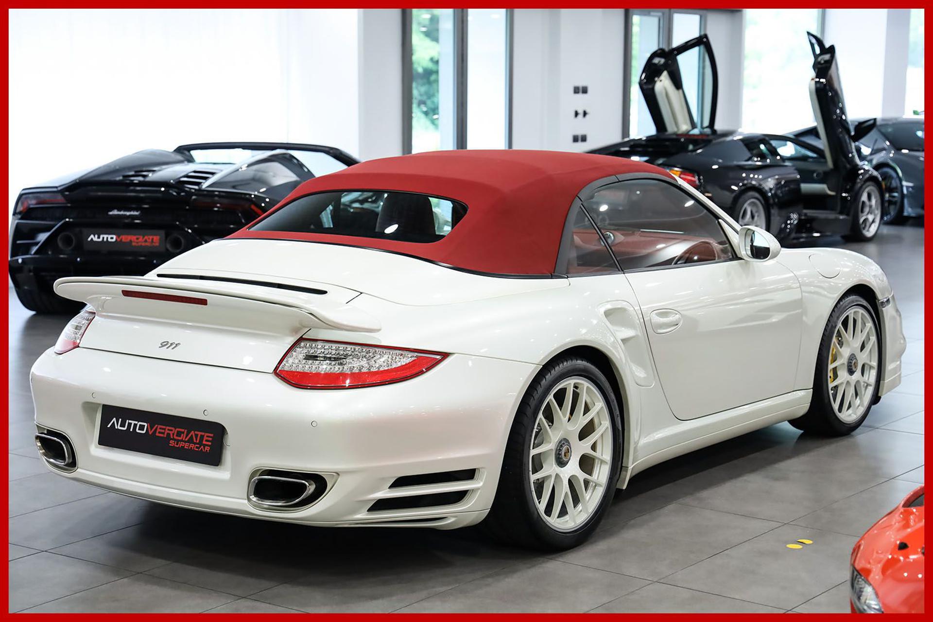 PORSCHE 997