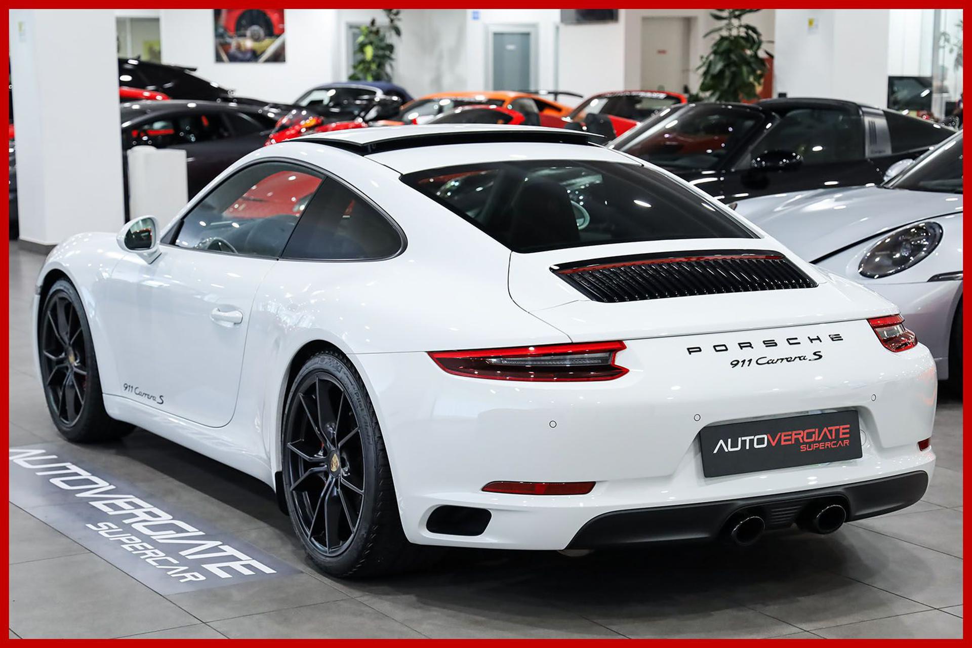 PORSCHE 991