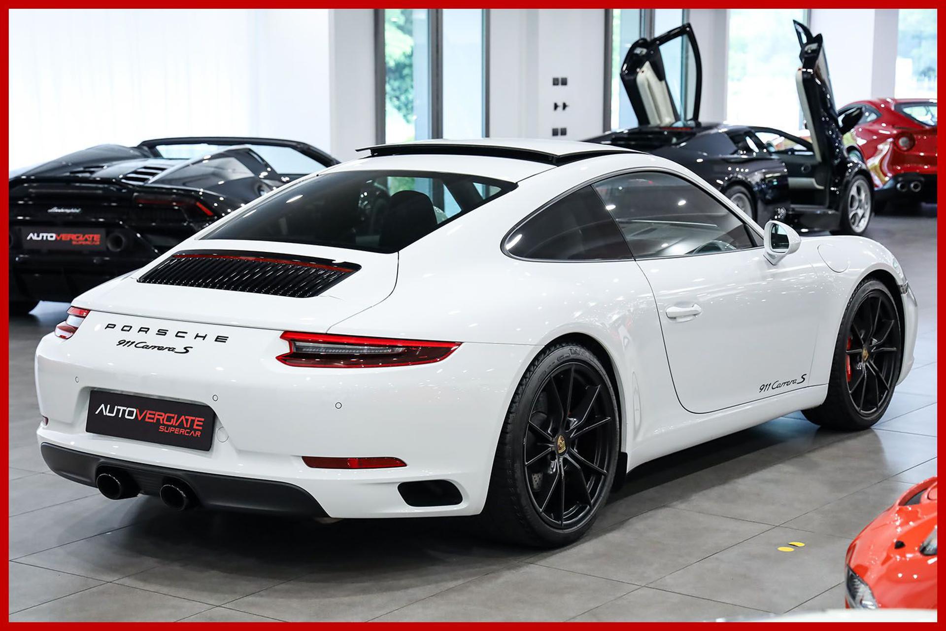 PORSCHE 991