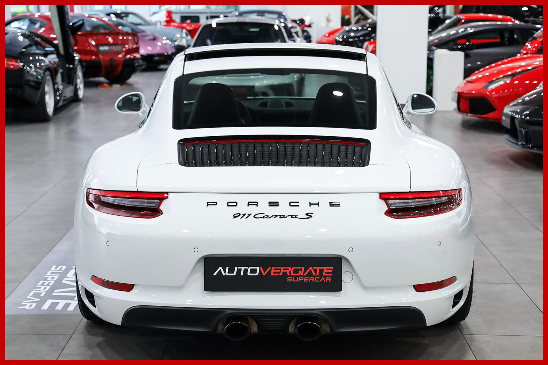 PORSCHE 991