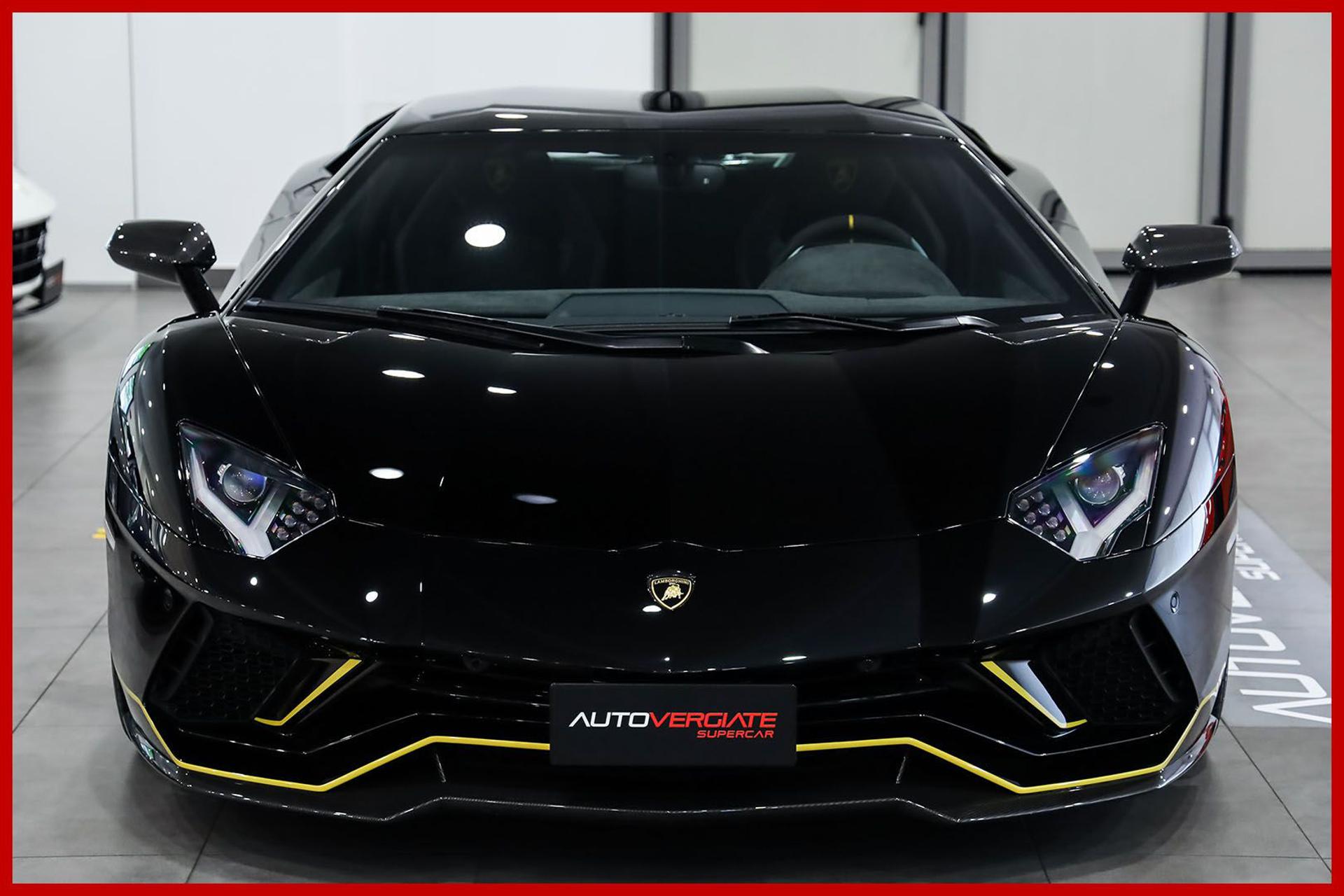 LAMBORGHINI Aventador
