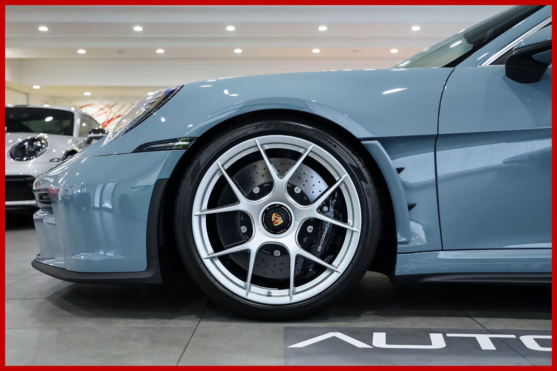 PORSCHE 992