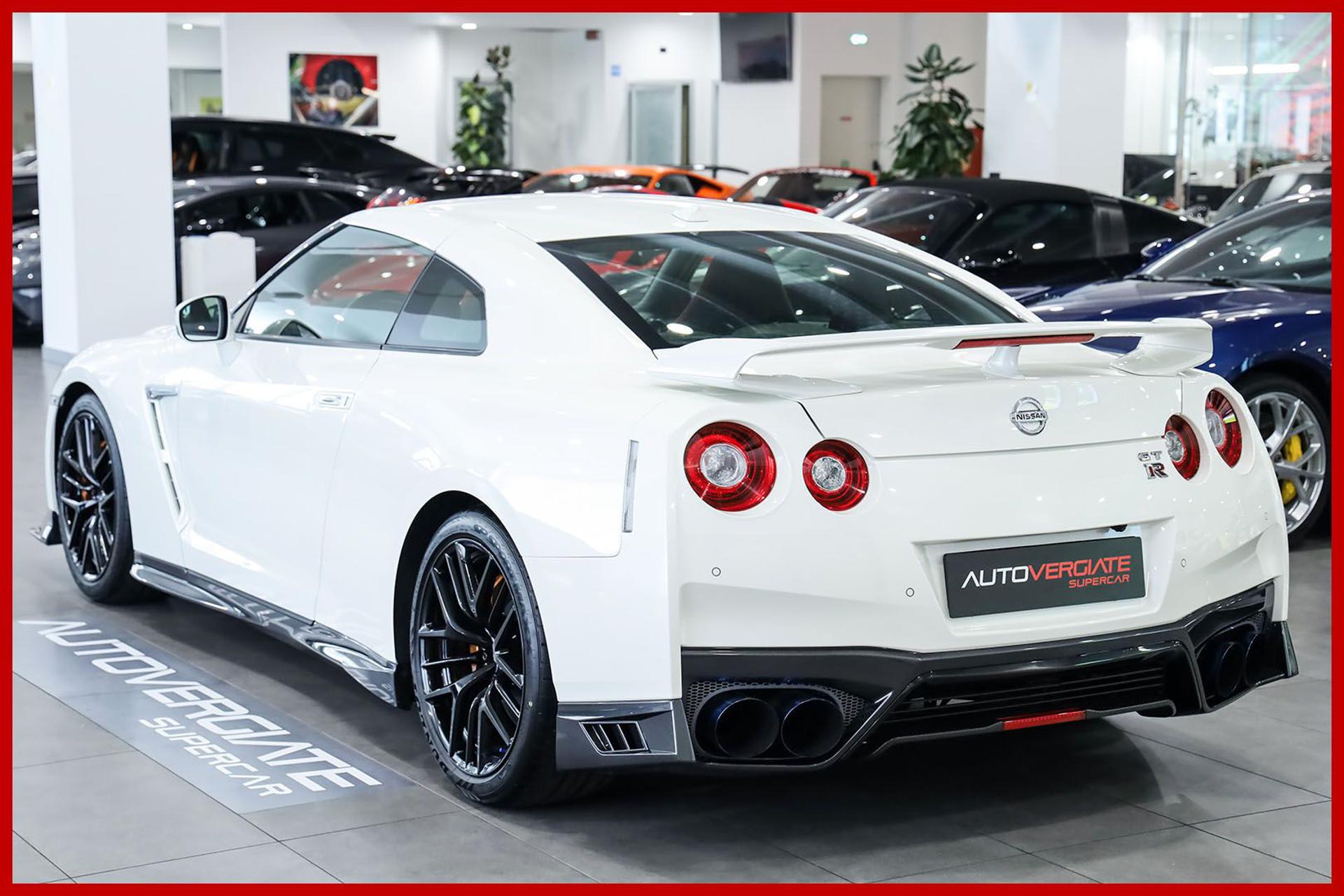 NISSAN GT-R