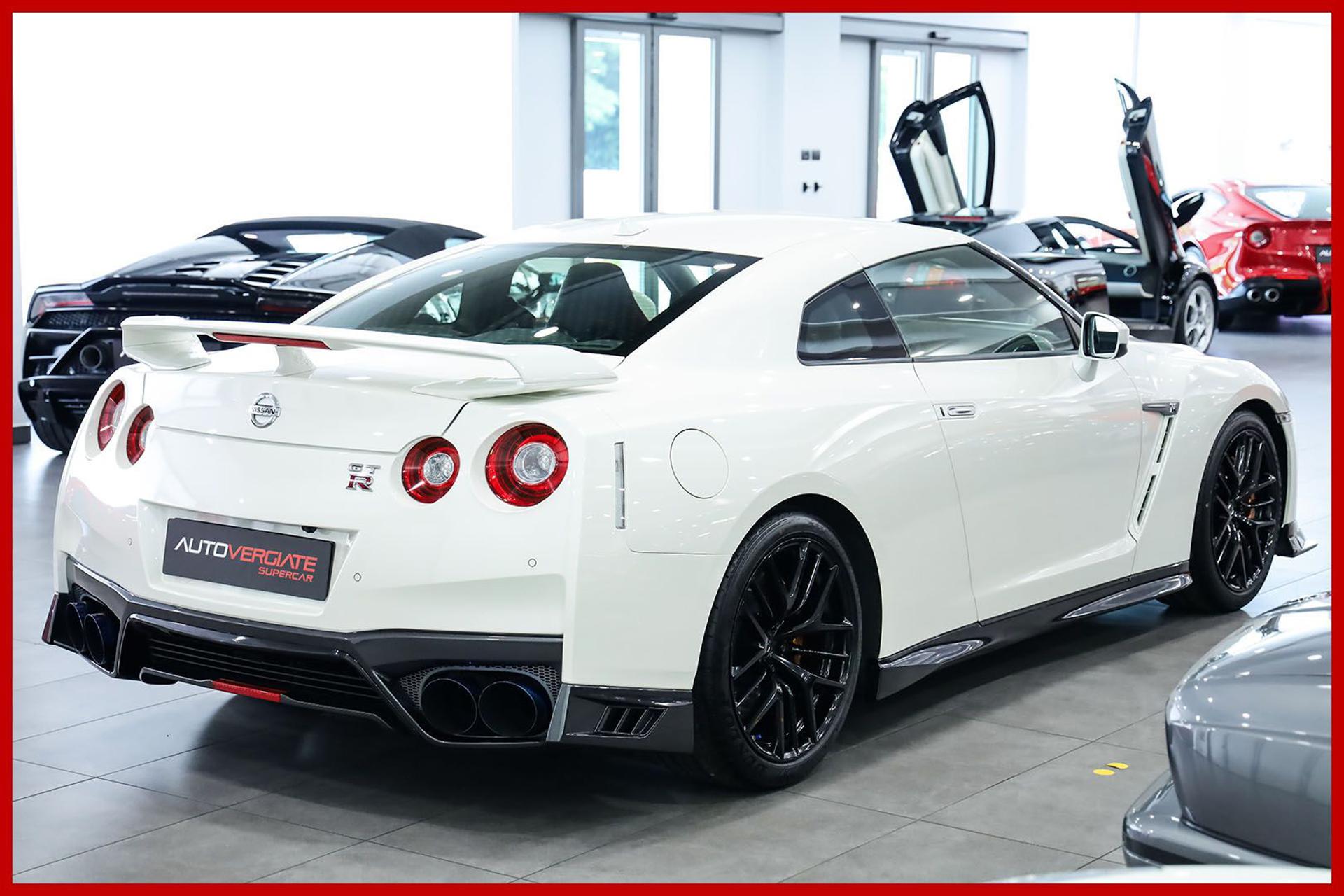 NISSAN GT-R
