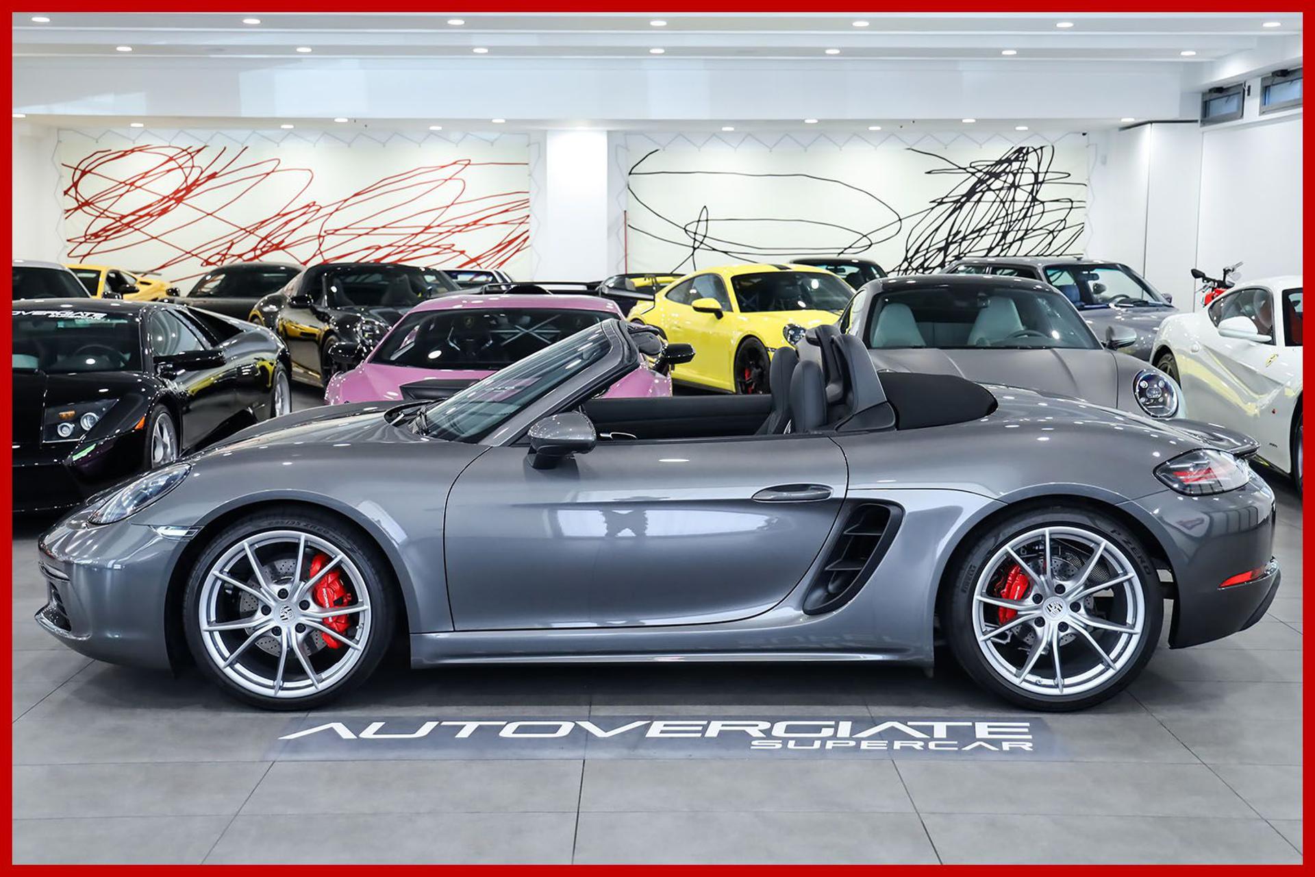 PORSCHE 718