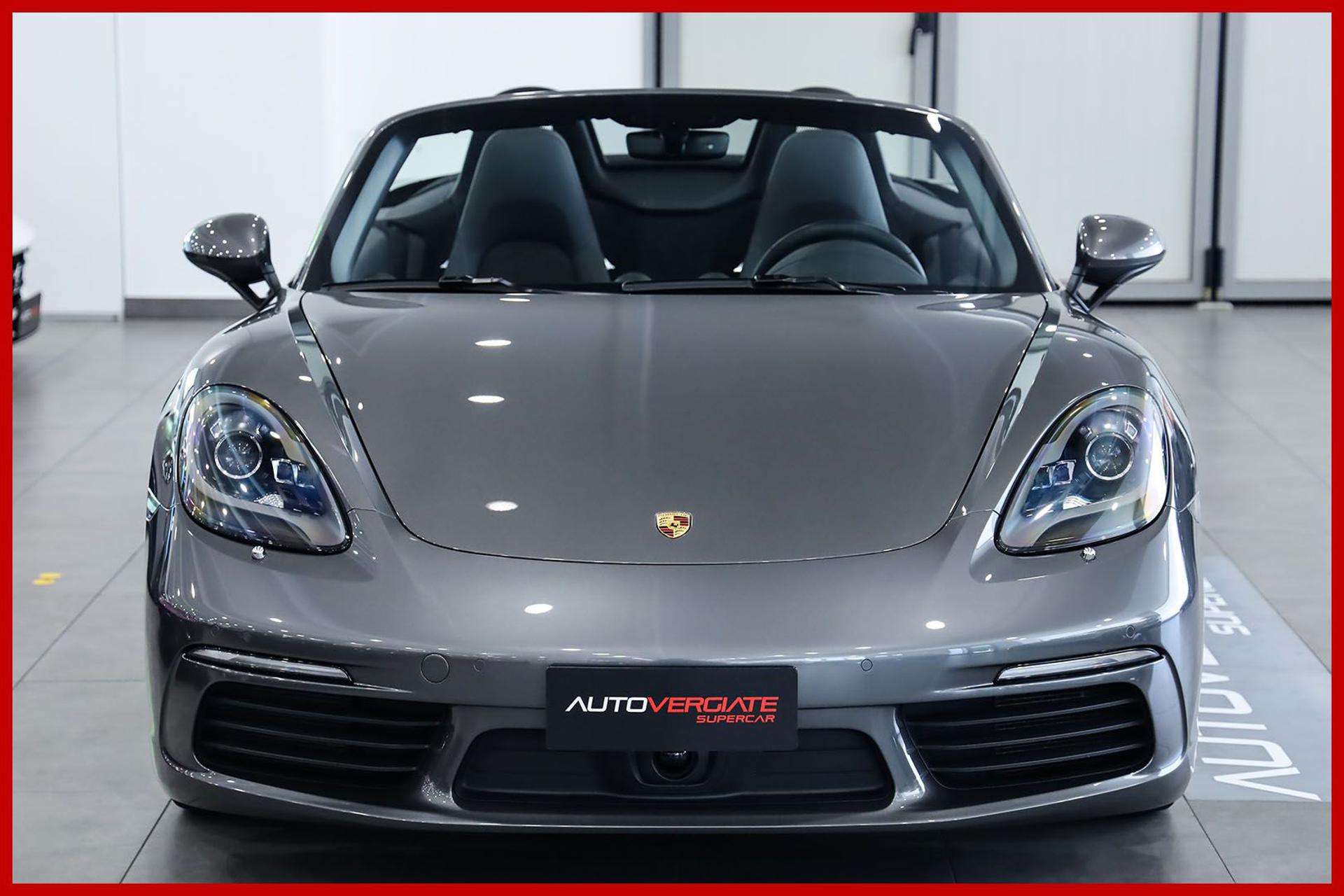 PORSCHE 718