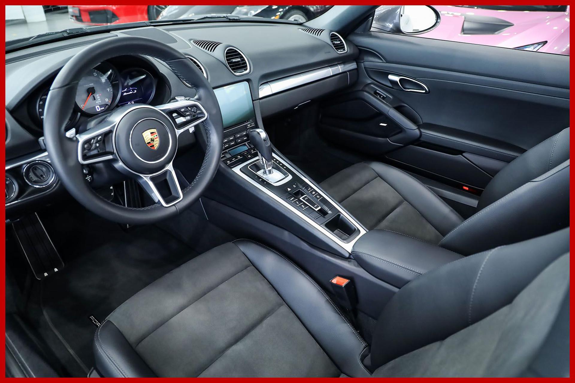 PORSCHE 718