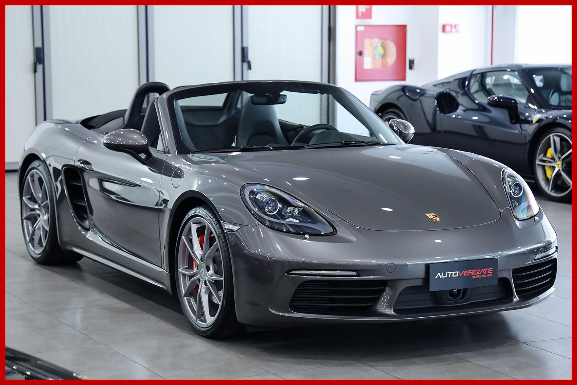 PORSCHE 718