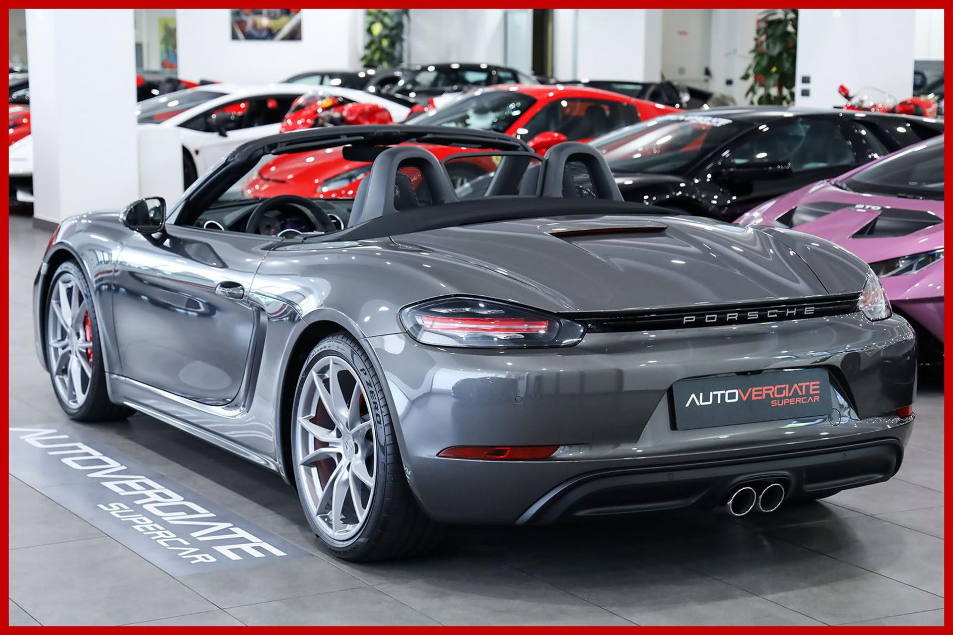 PORSCHE 718