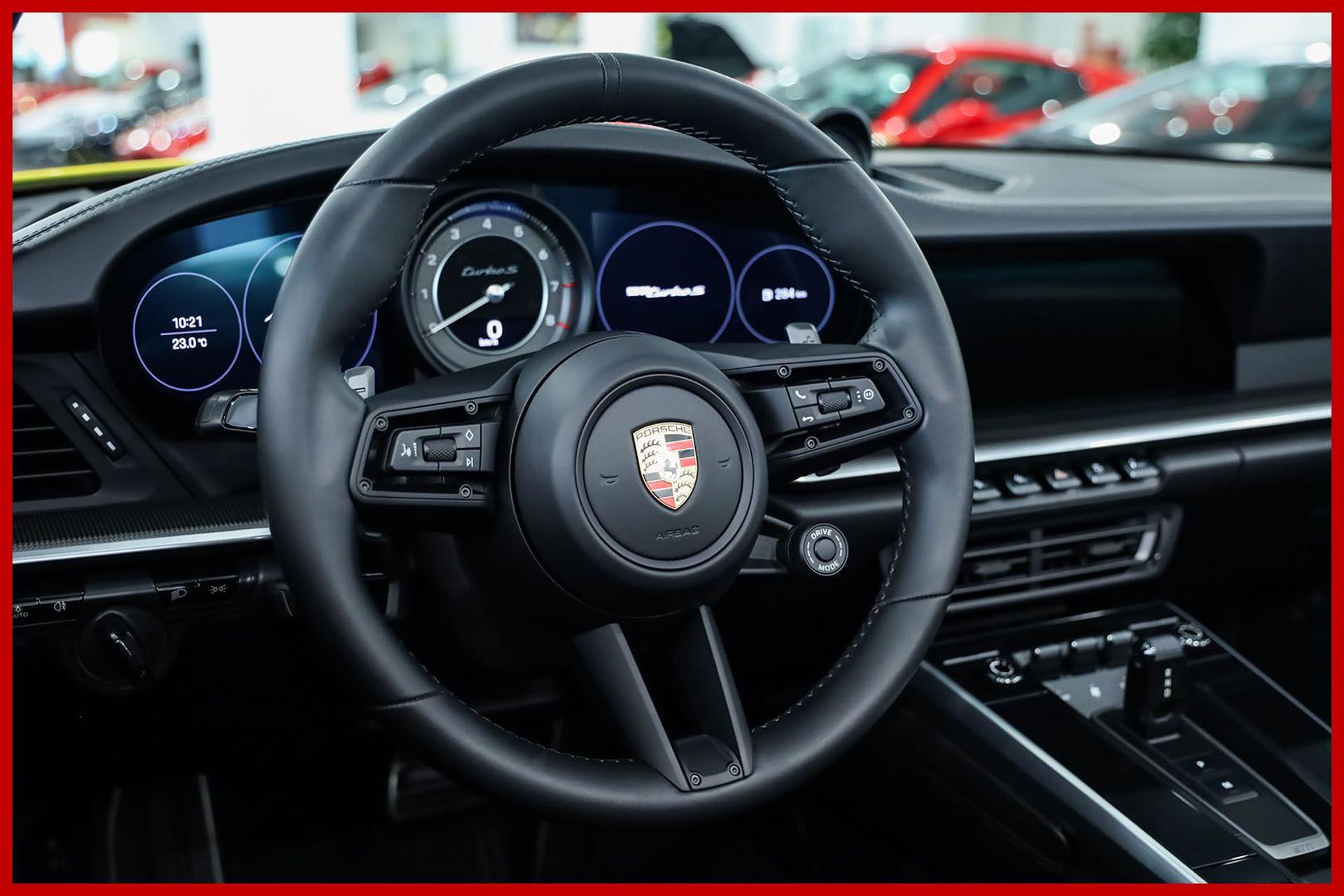 PORSCHE 992