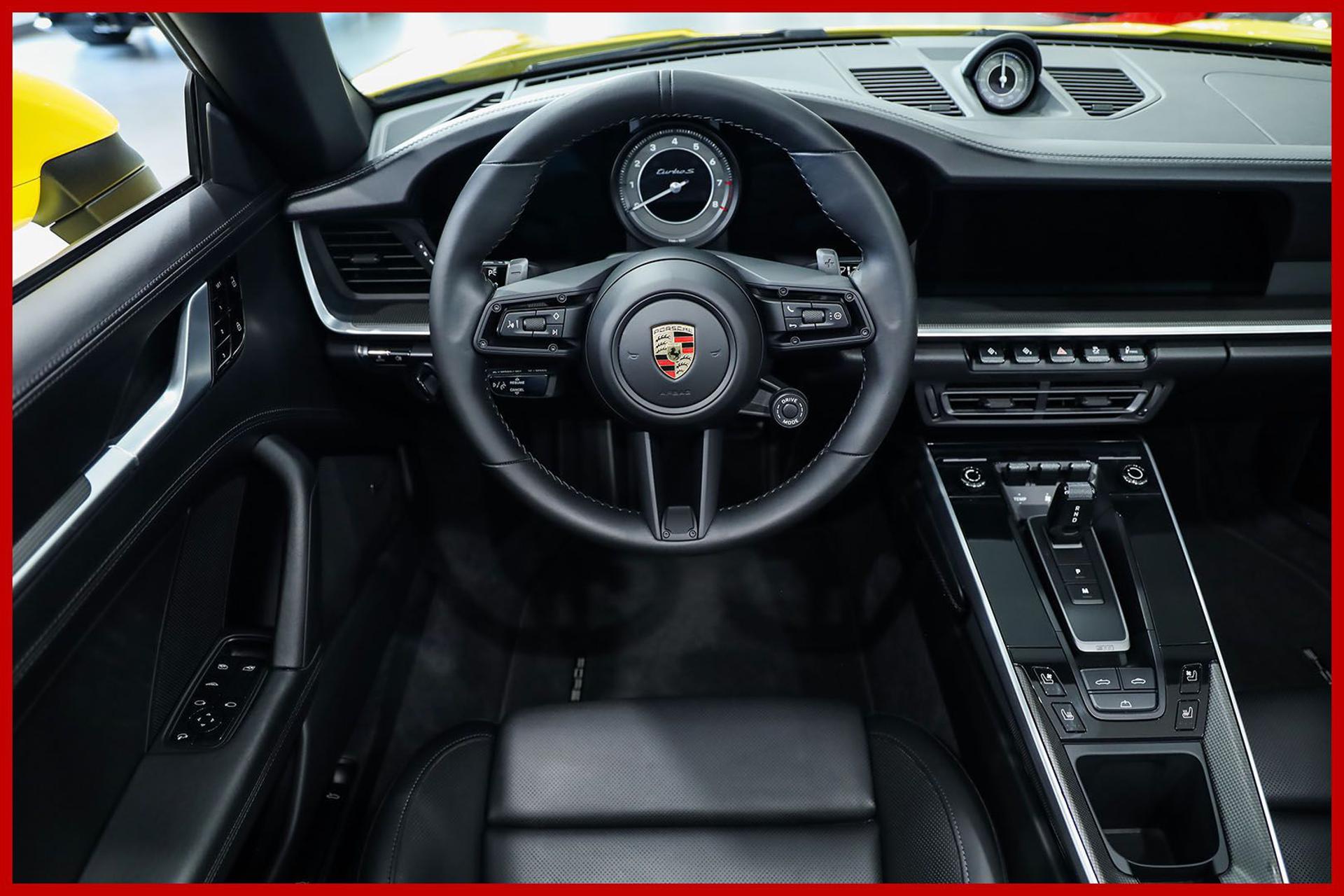 PORSCHE 992