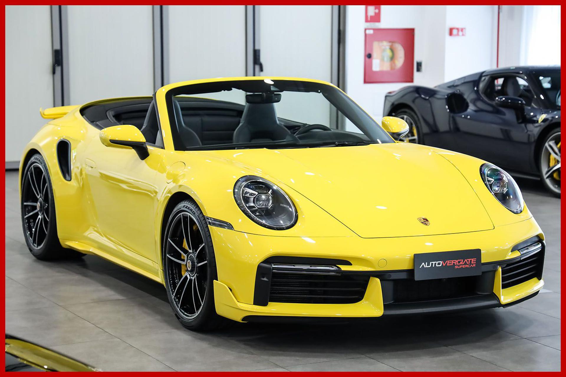 PORSCHE 992