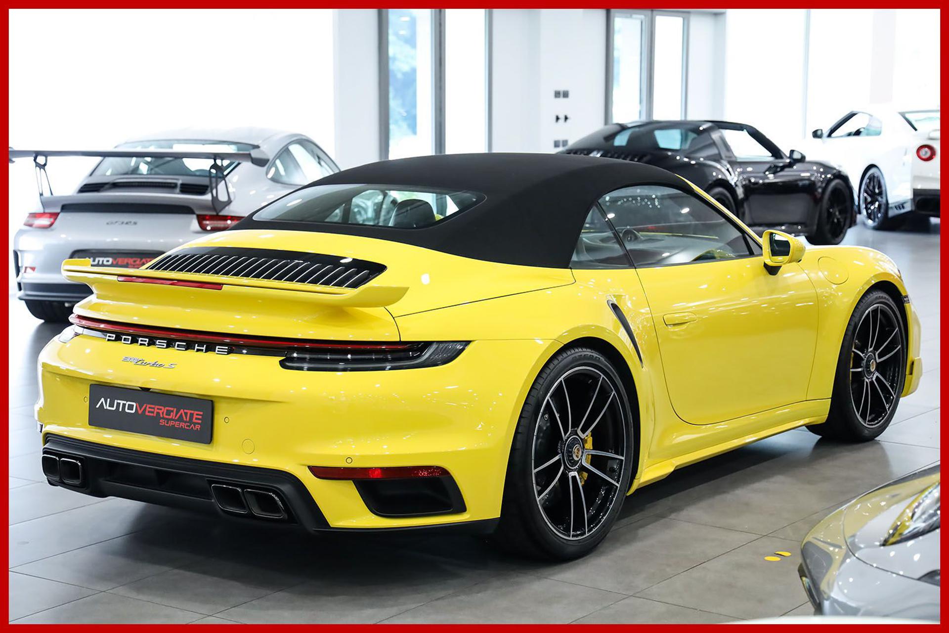 PORSCHE 992