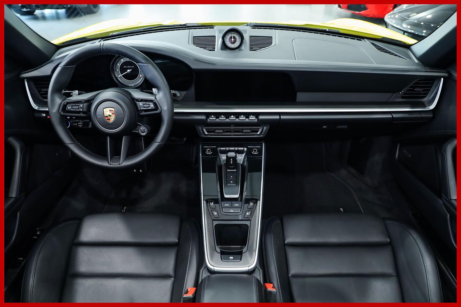PORSCHE 992