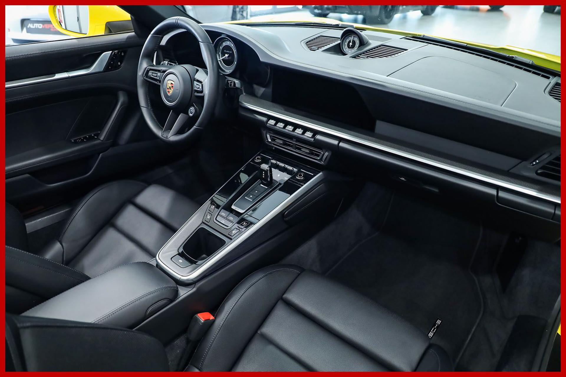 PORSCHE 992