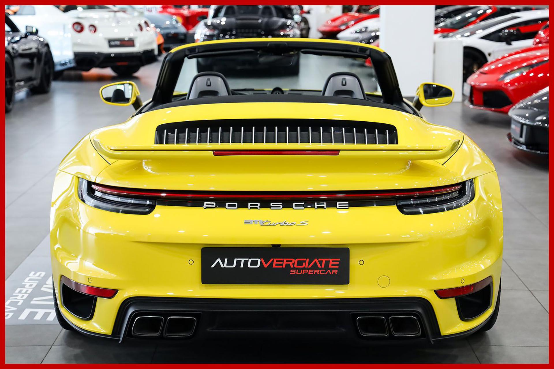 PORSCHE 992