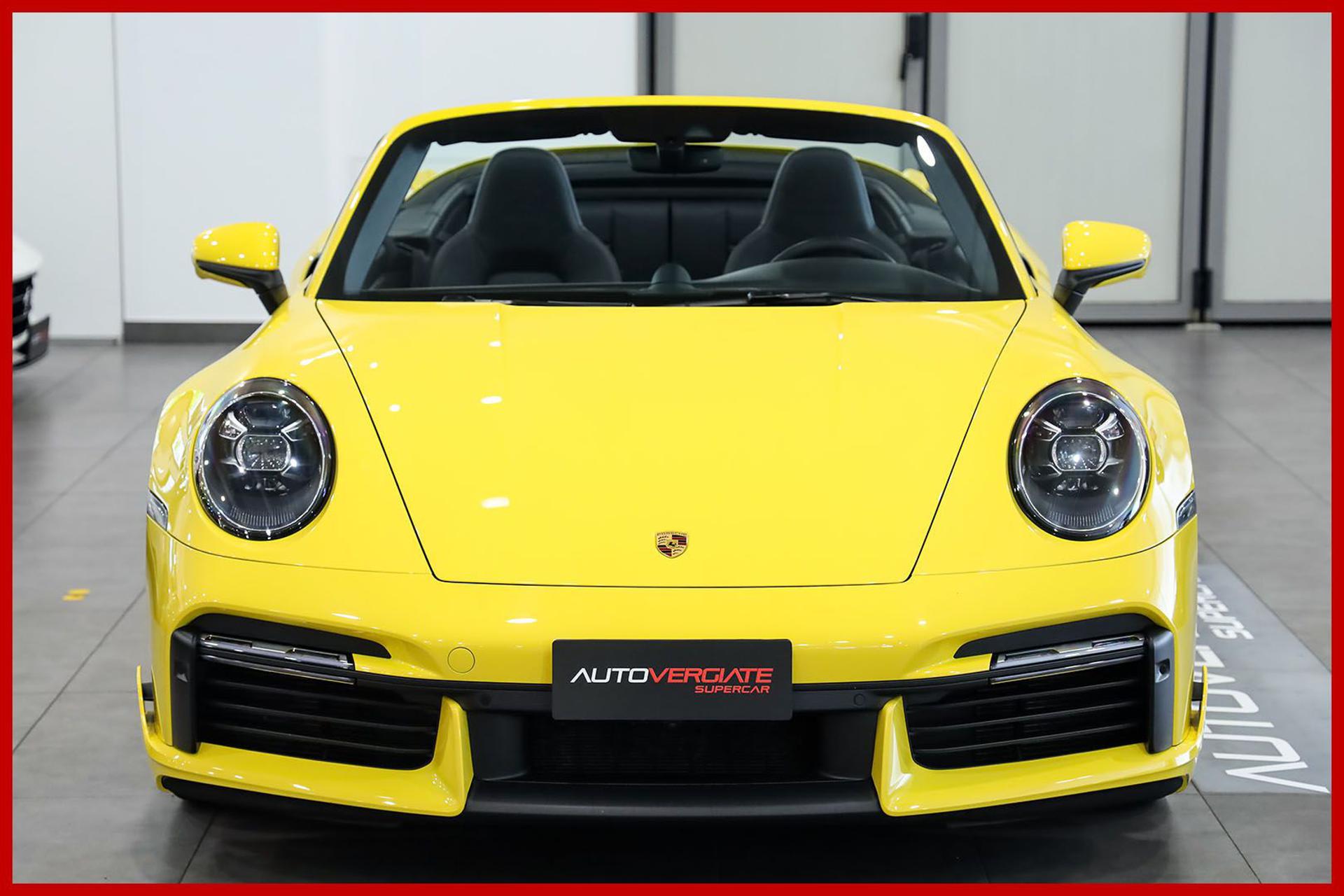 PORSCHE 992