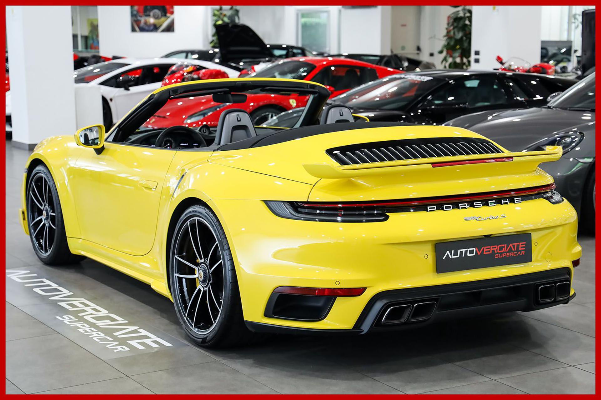 PORSCHE 992