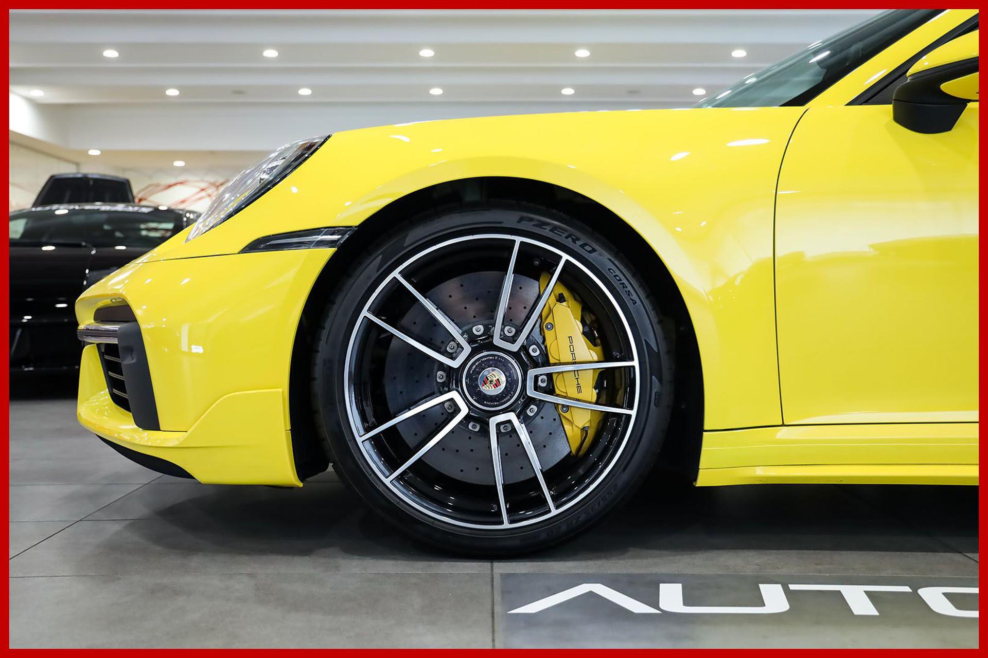 PORSCHE 992
