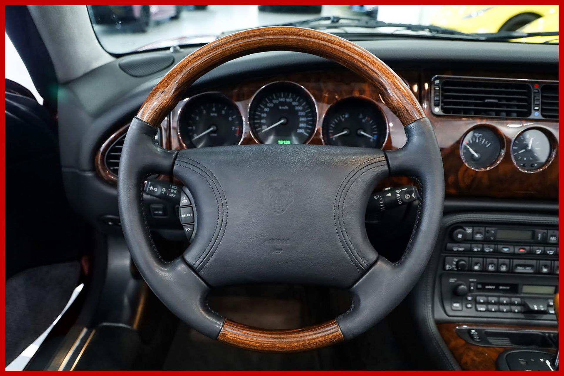 JAGUAR XK8