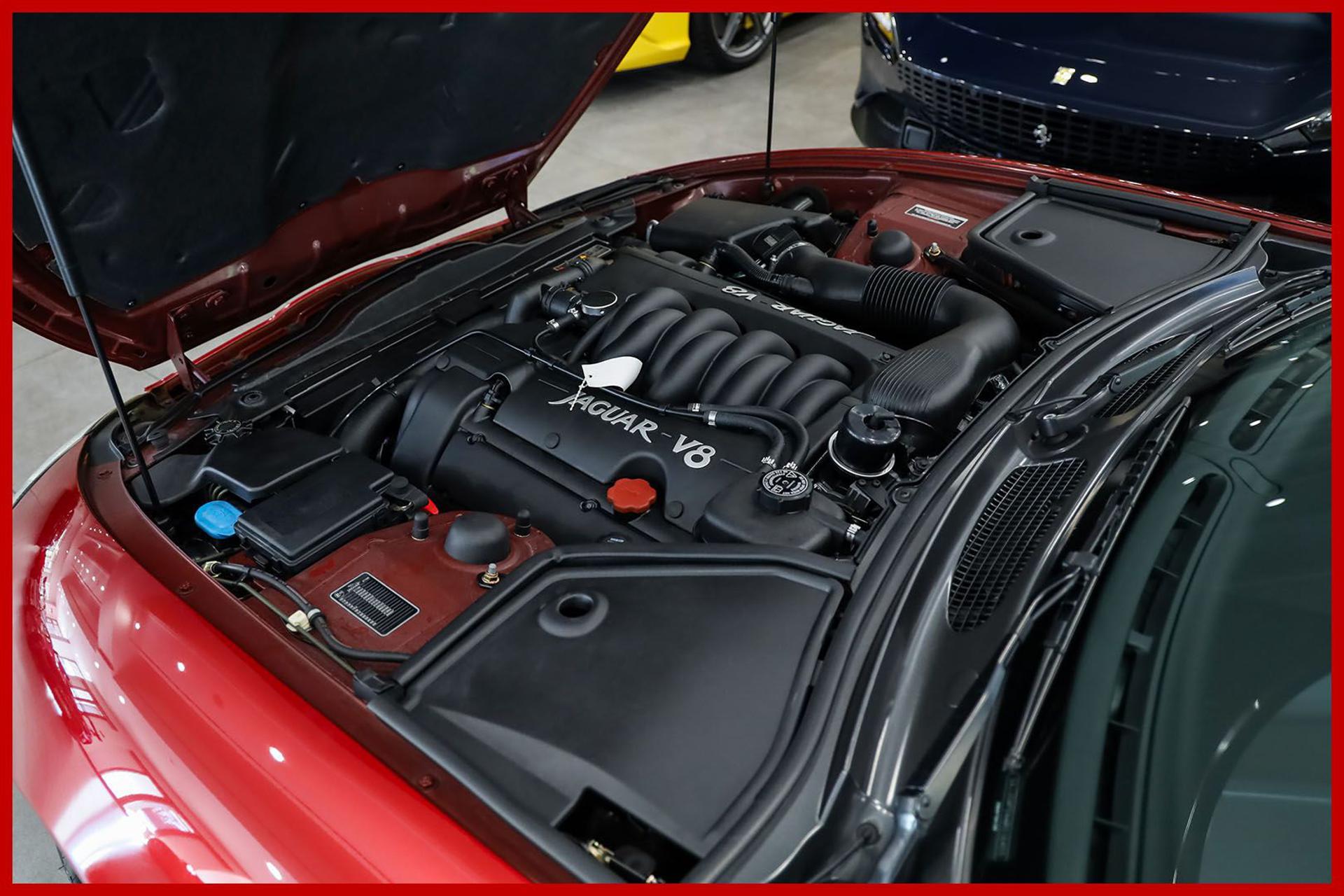 JAGUAR XK8
