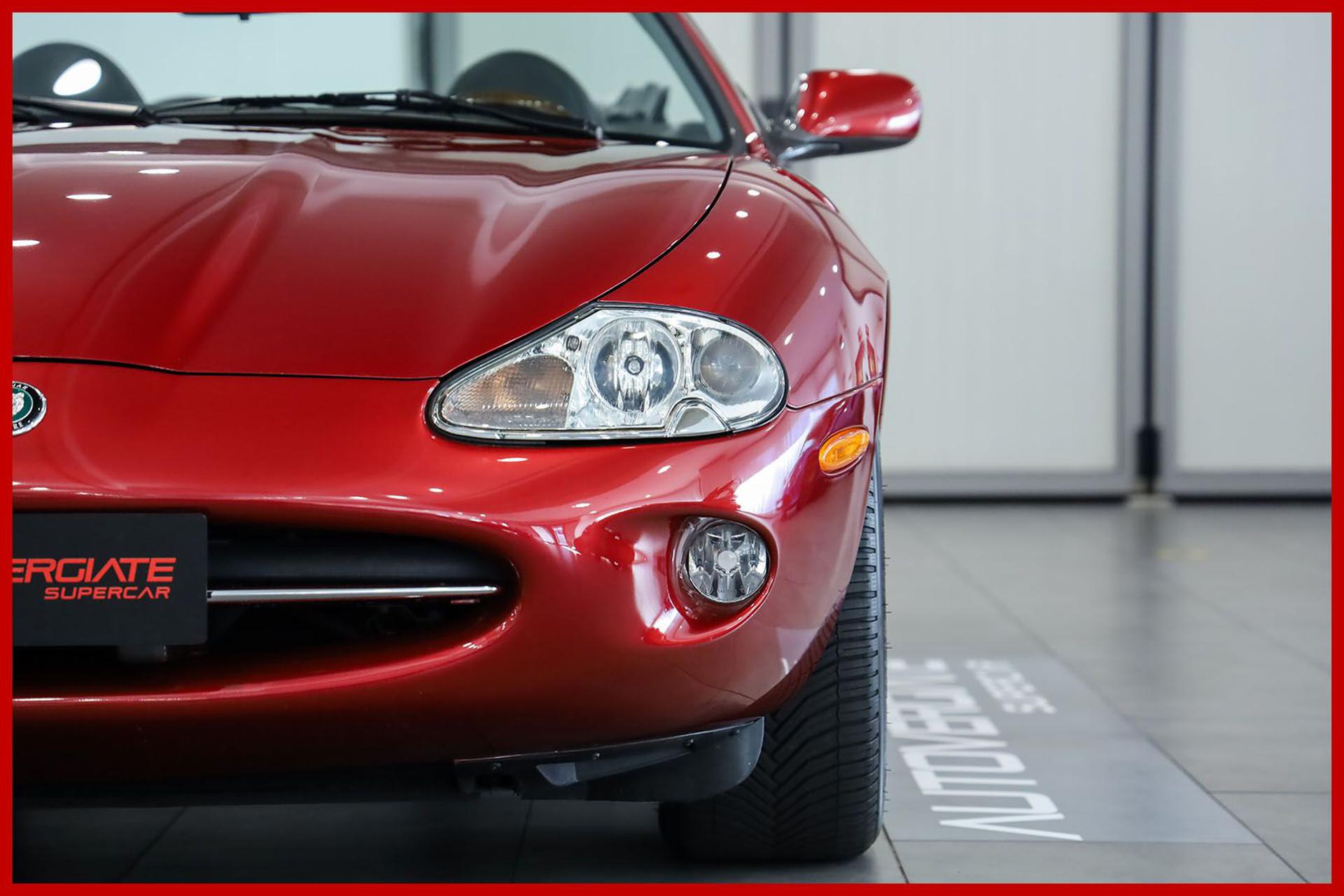 JAGUAR XK8