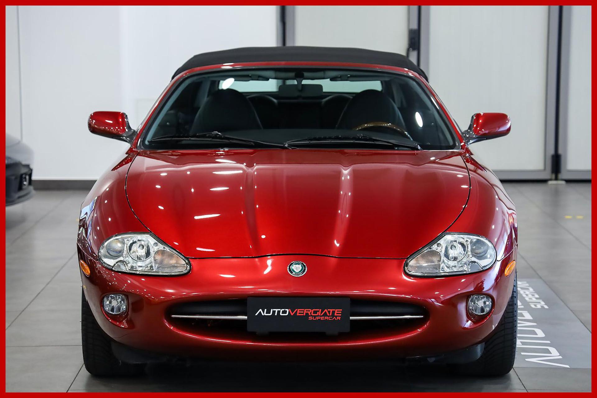 JAGUAR XK8