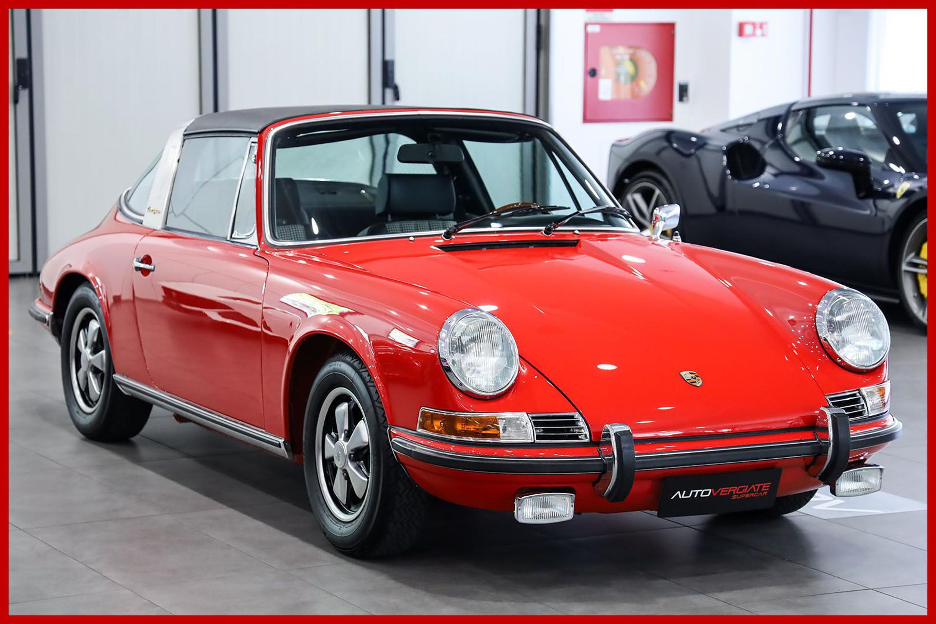 PORSCHE 911