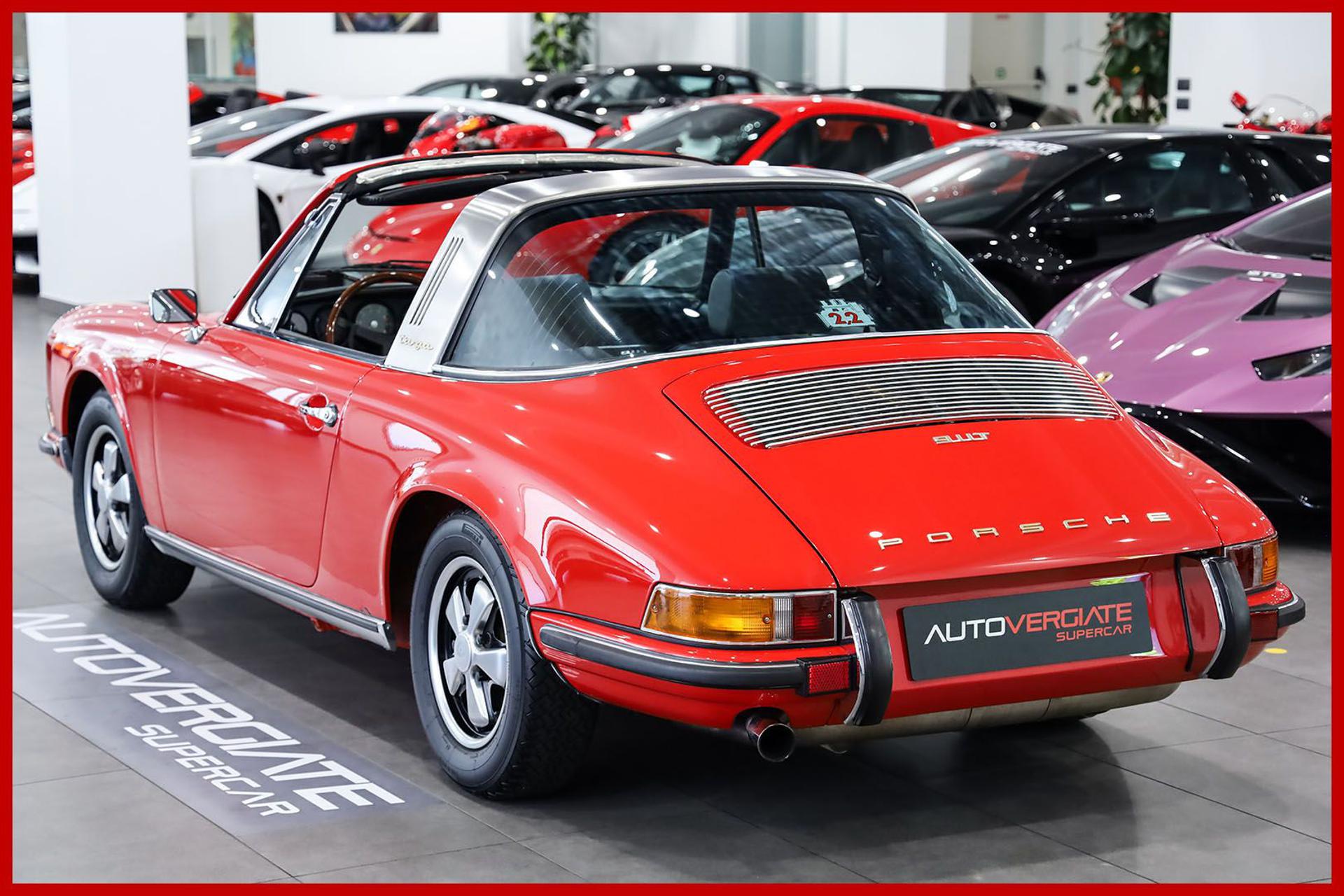 PORSCHE 911