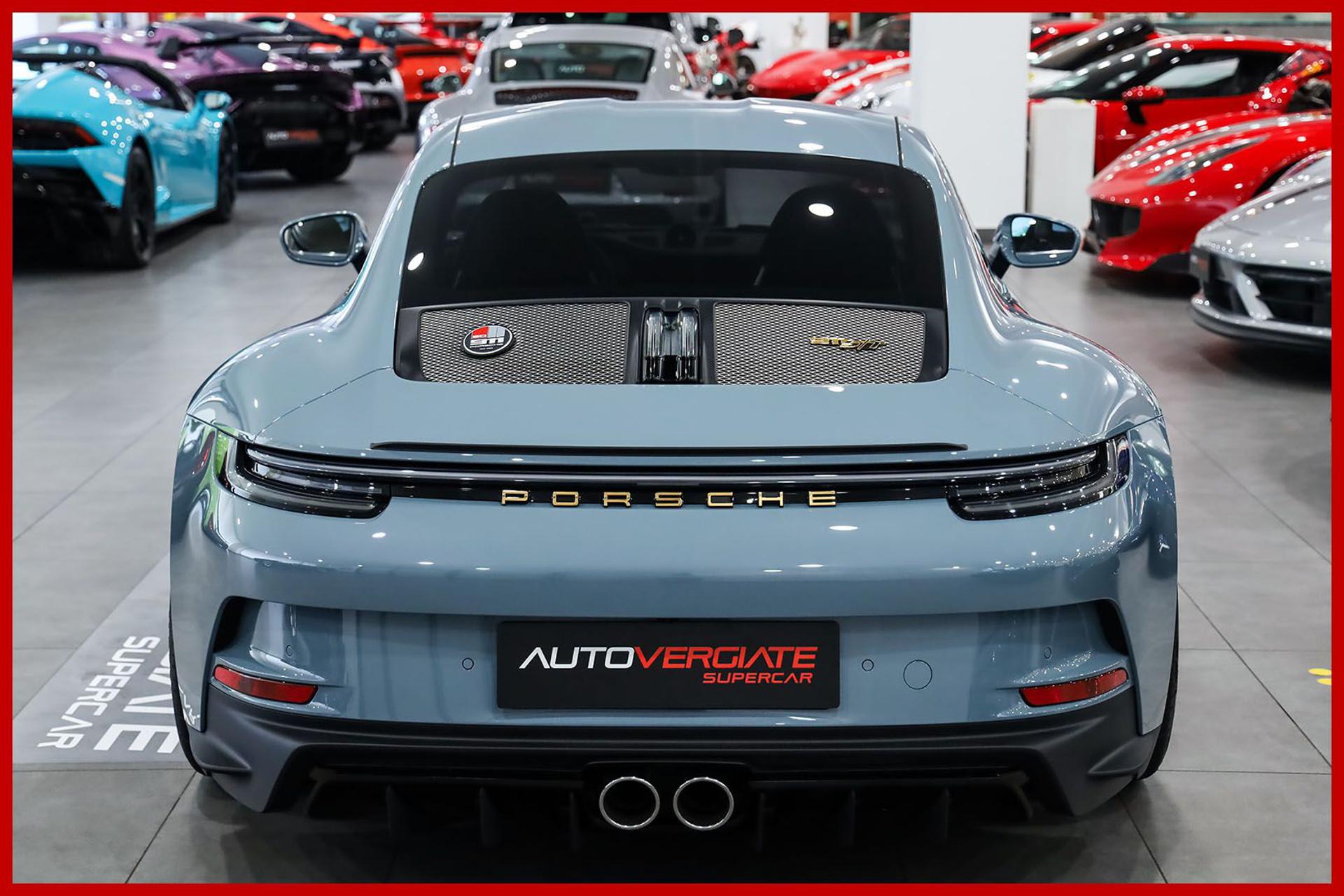 PORSCHE 992