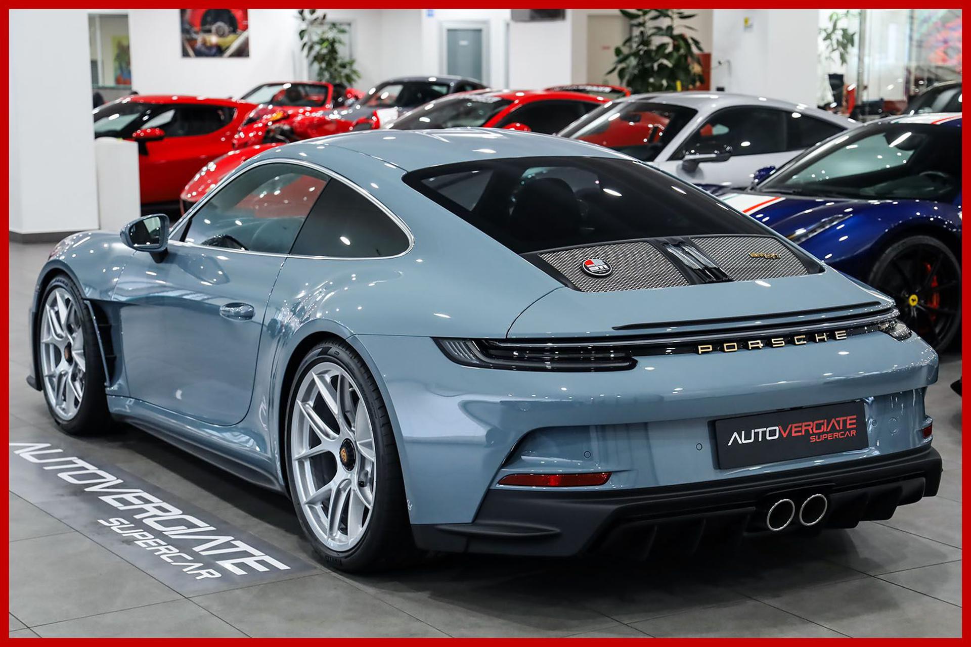 PORSCHE 992