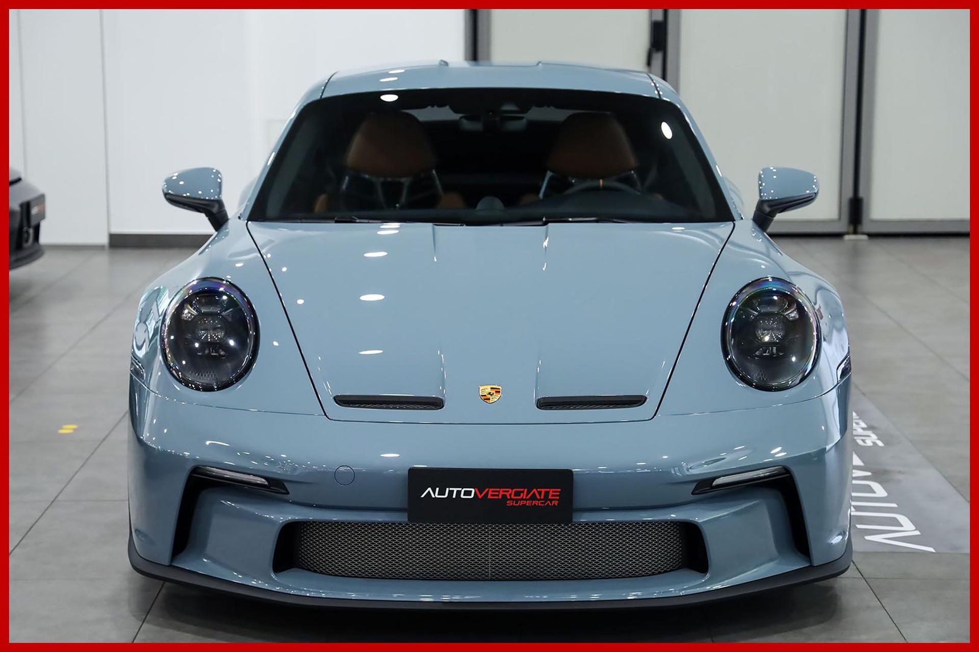 PORSCHE 992