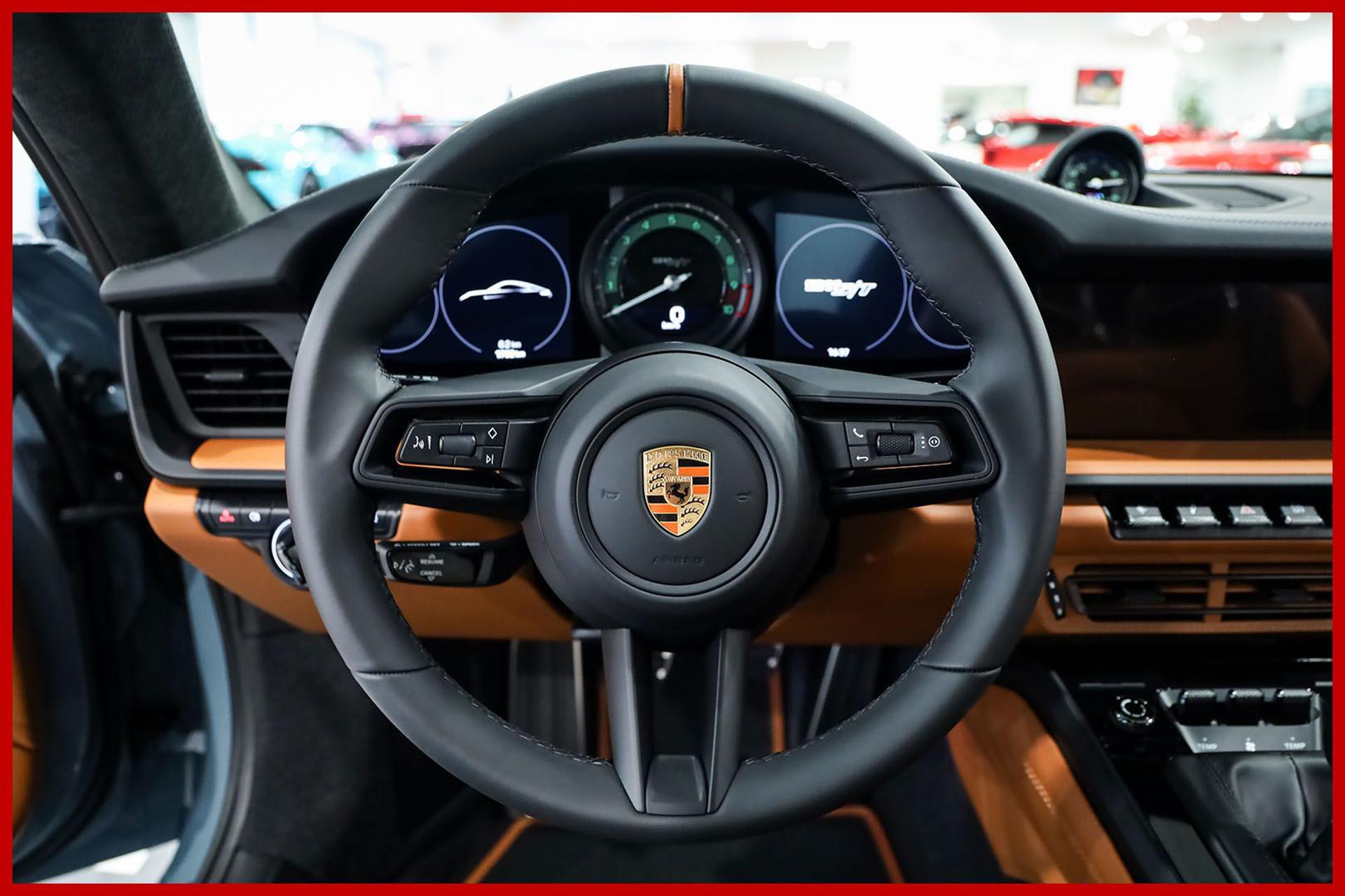 PORSCHE 992
