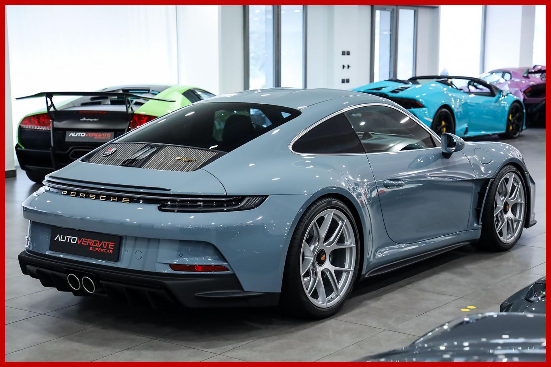 PORSCHE 992