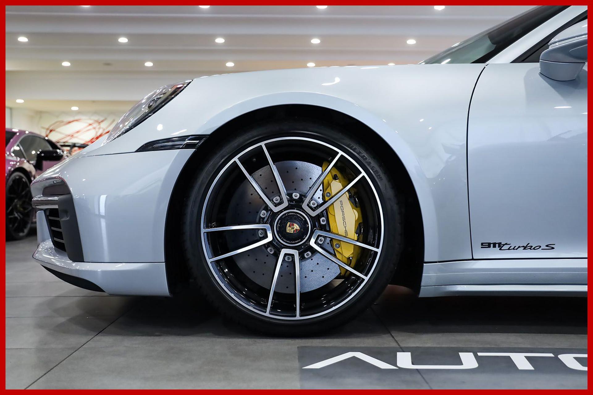 PORSCHE 992