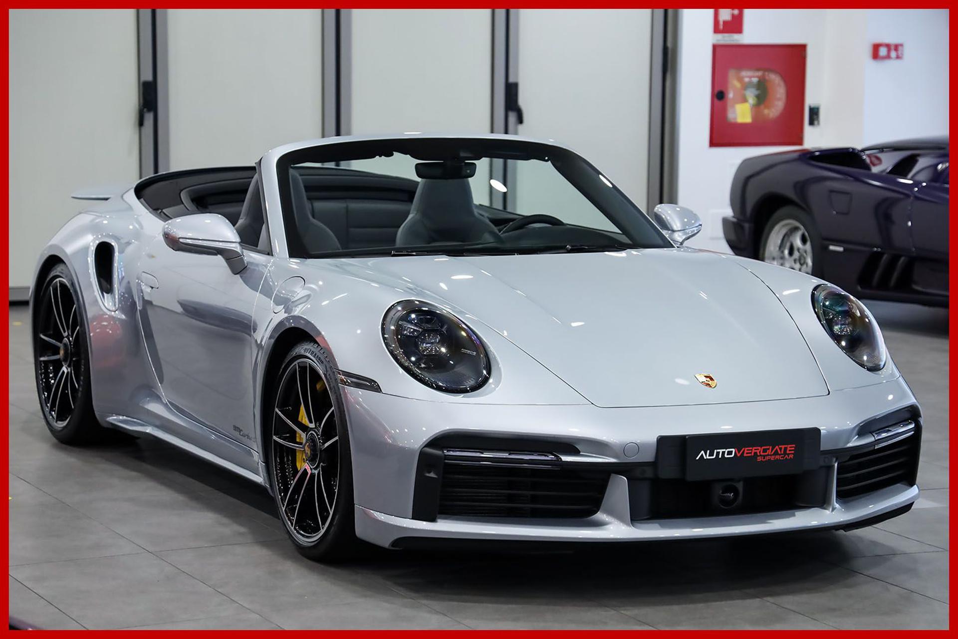 PORSCHE 992