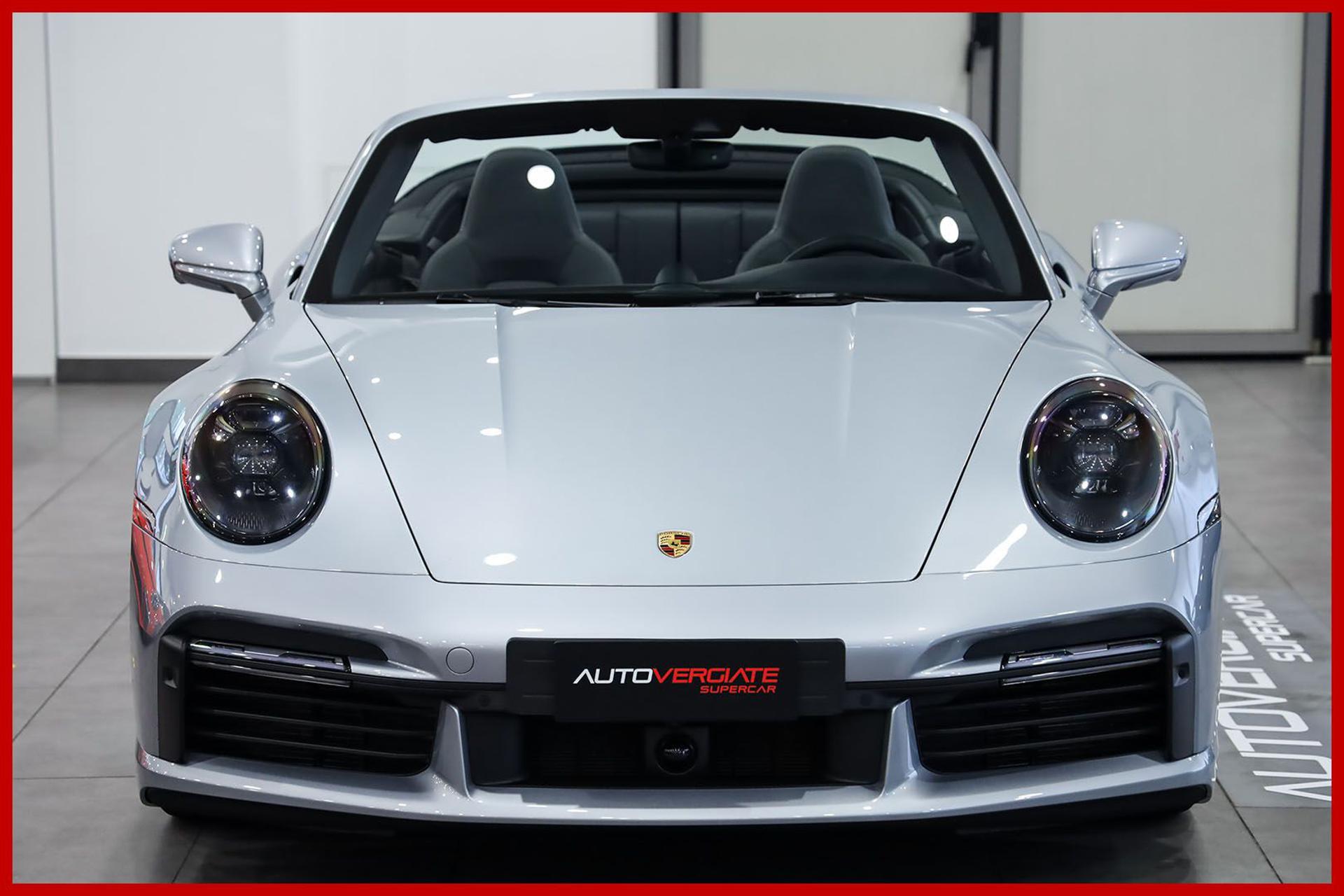 PORSCHE 992