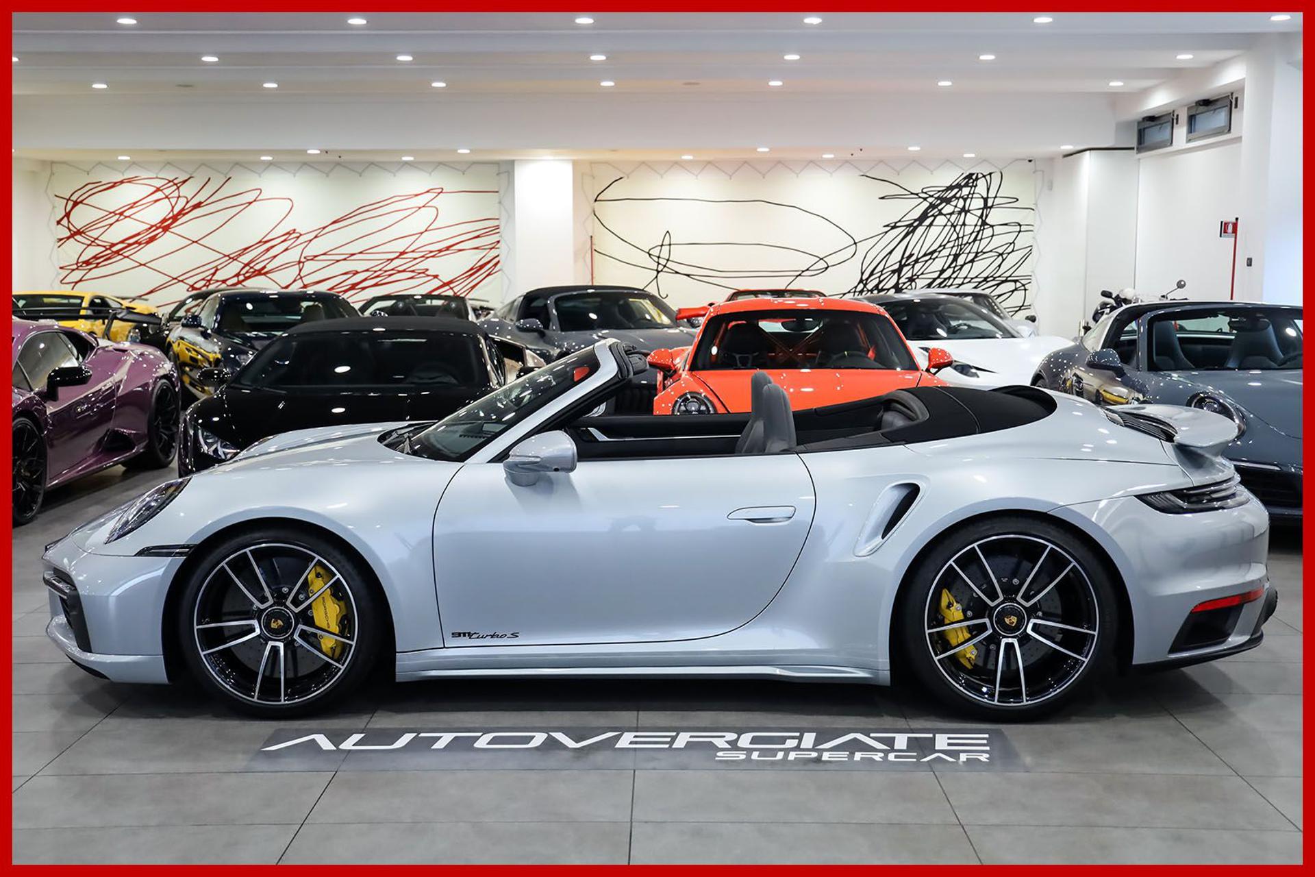 PORSCHE 992