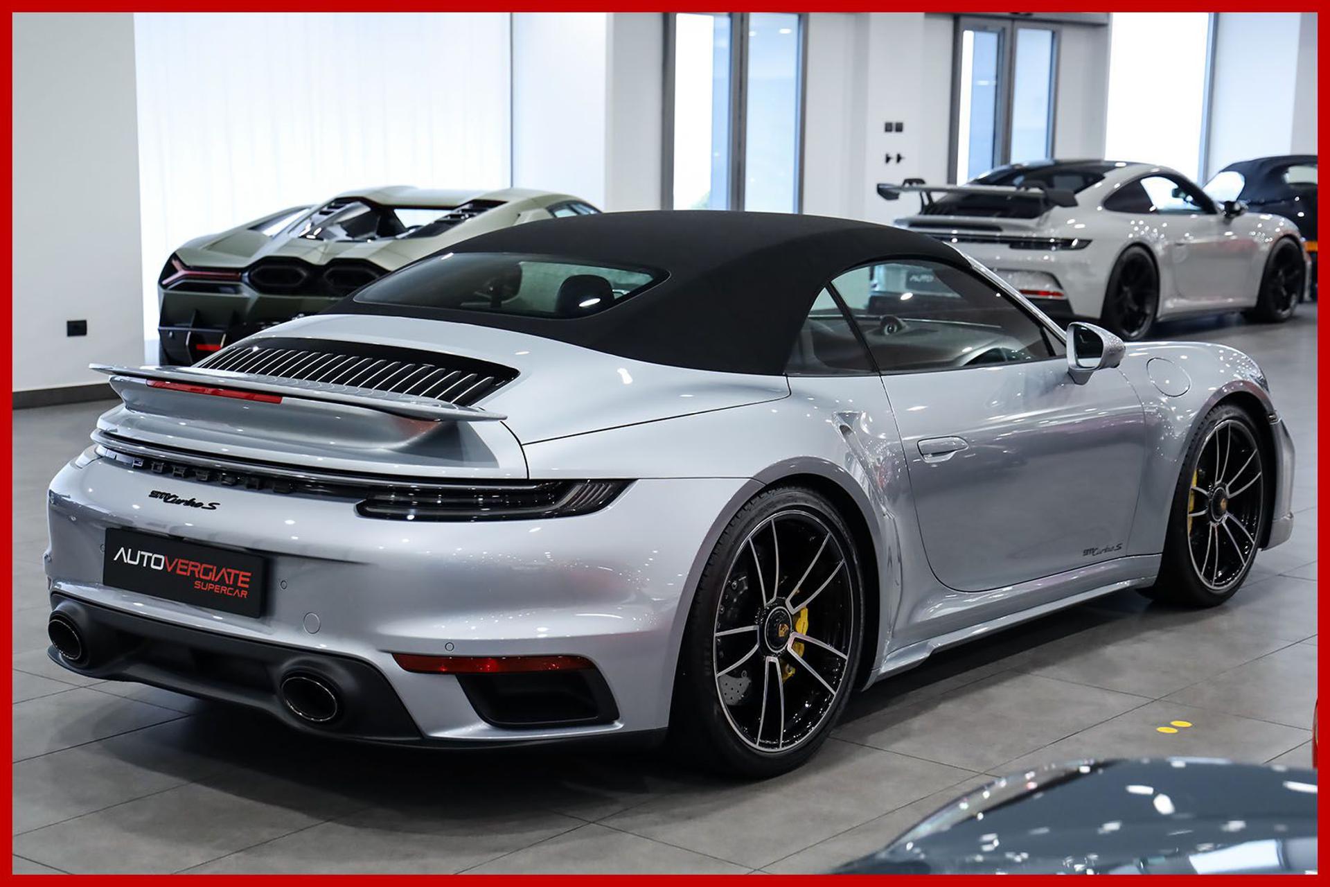 PORSCHE 992