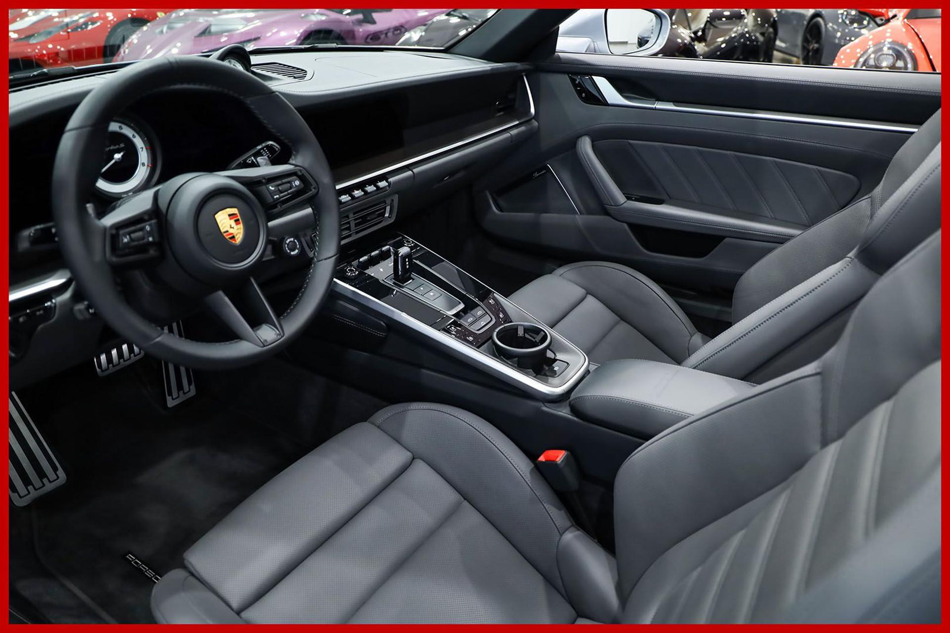 PORSCHE 992