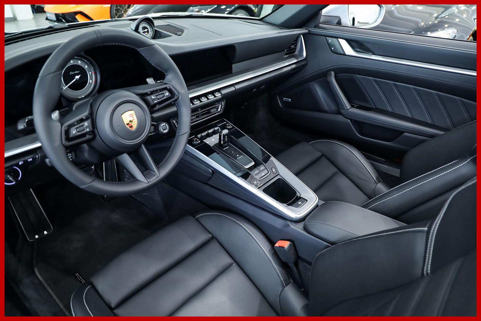 PORSCHE 992