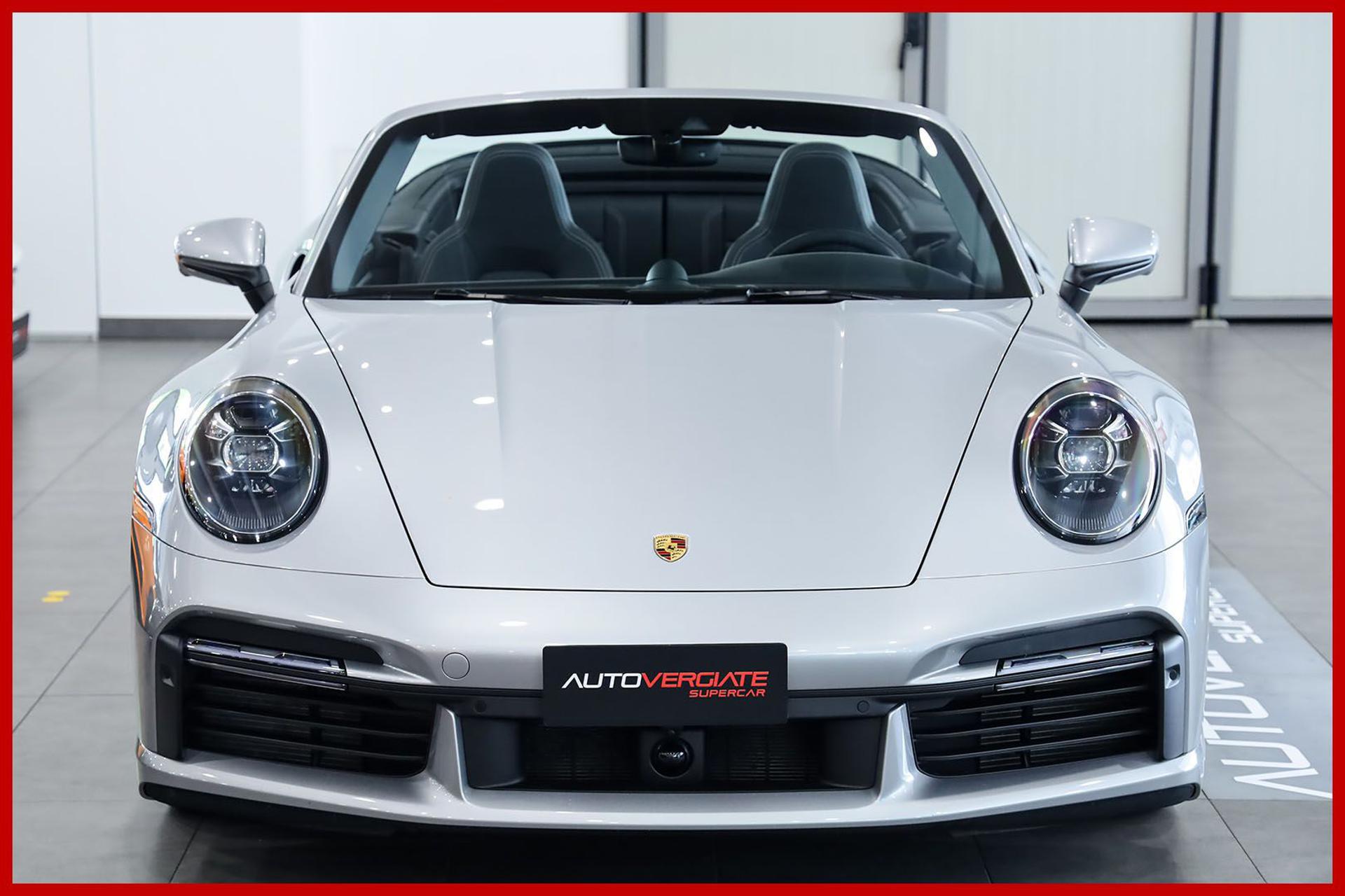 PORSCHE 992