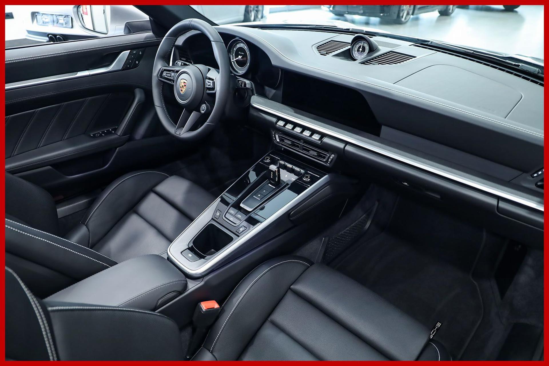 PORSCHE 992