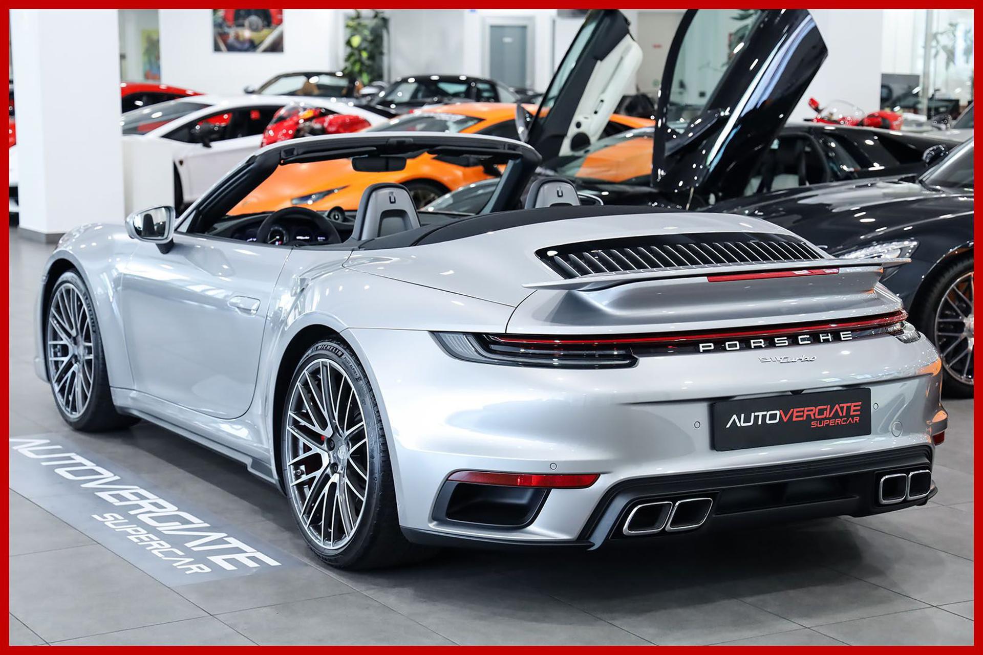 PORSCHE 992