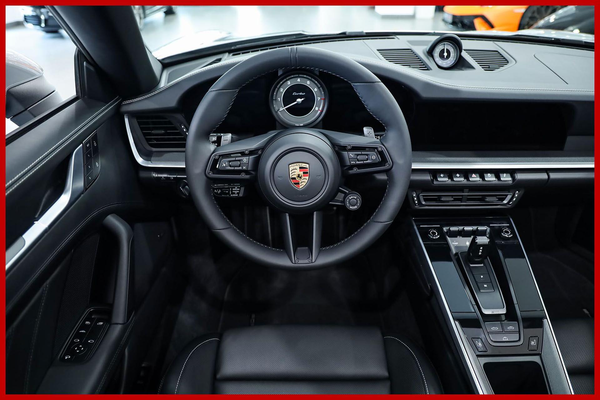 PORSCHE 992