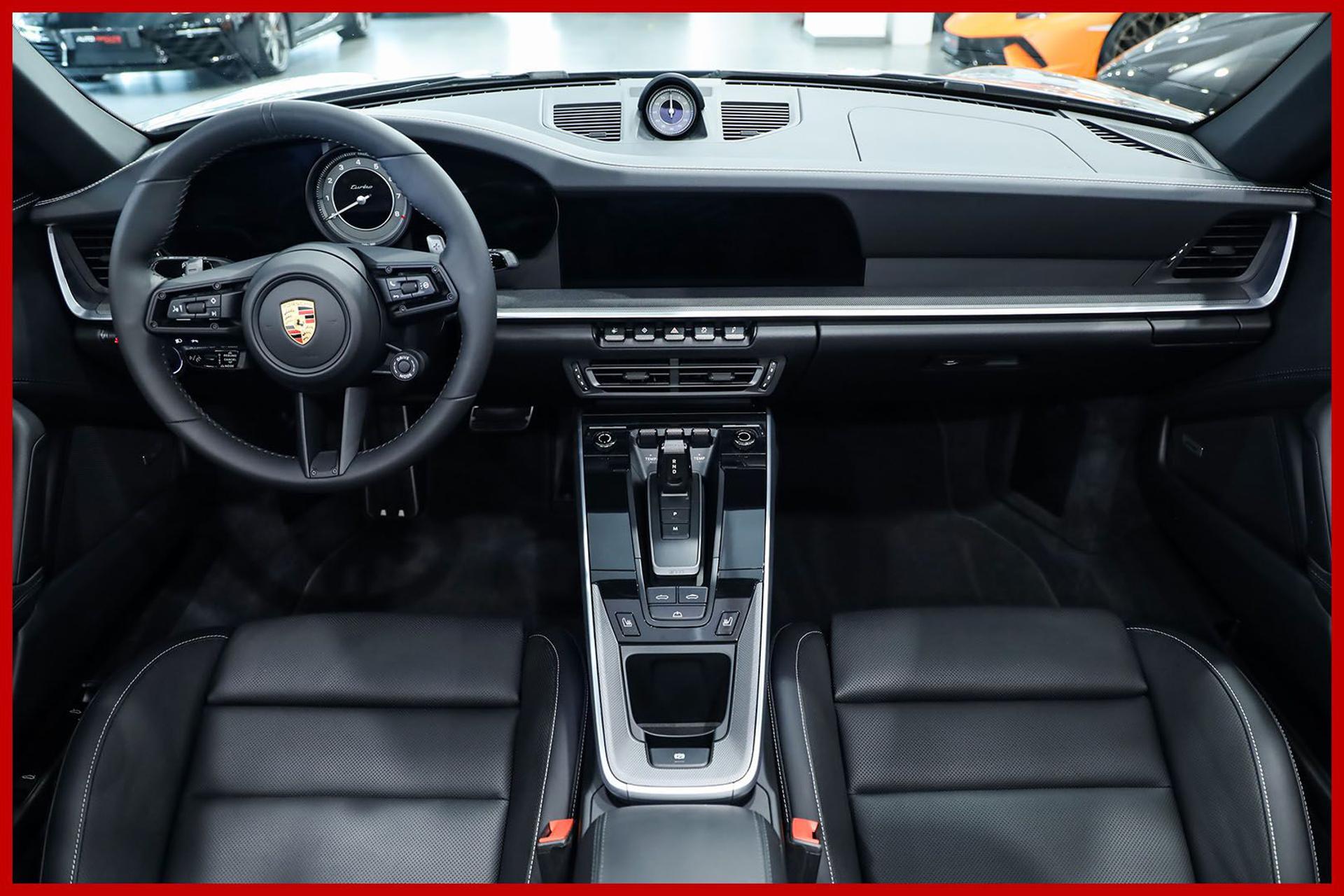 PORSCHE 992