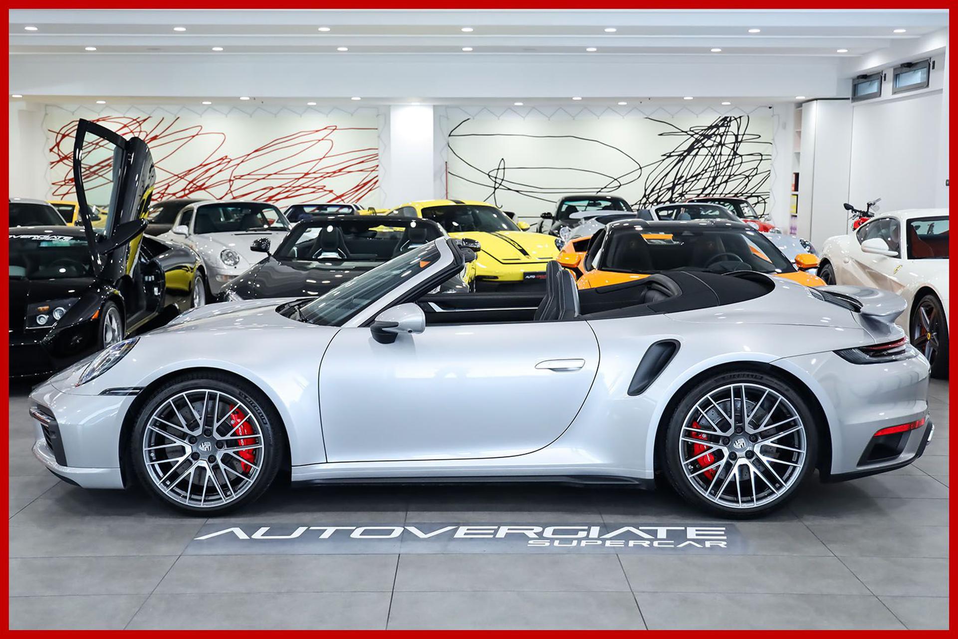 PORSCHE 992