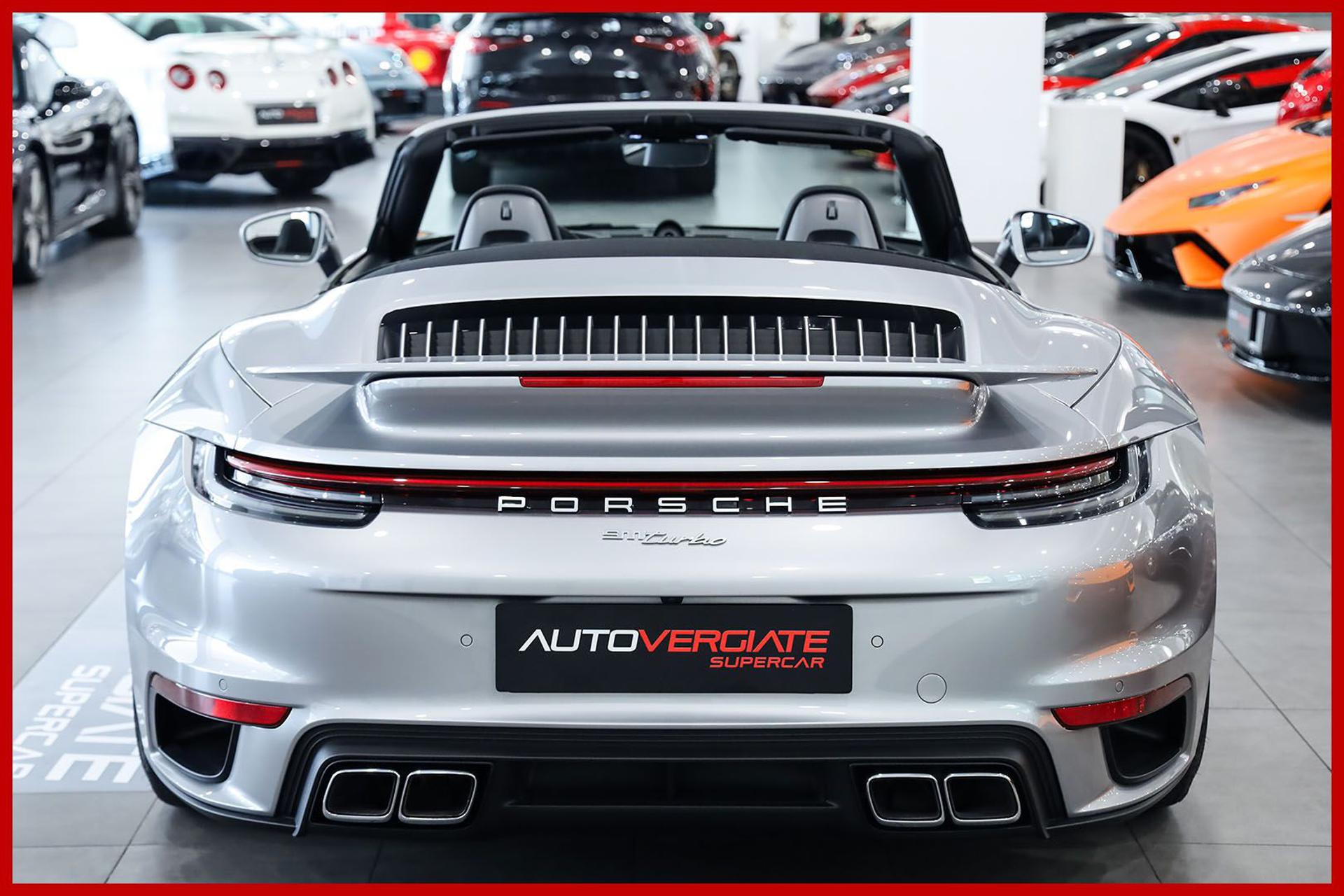 PORSCHE 992