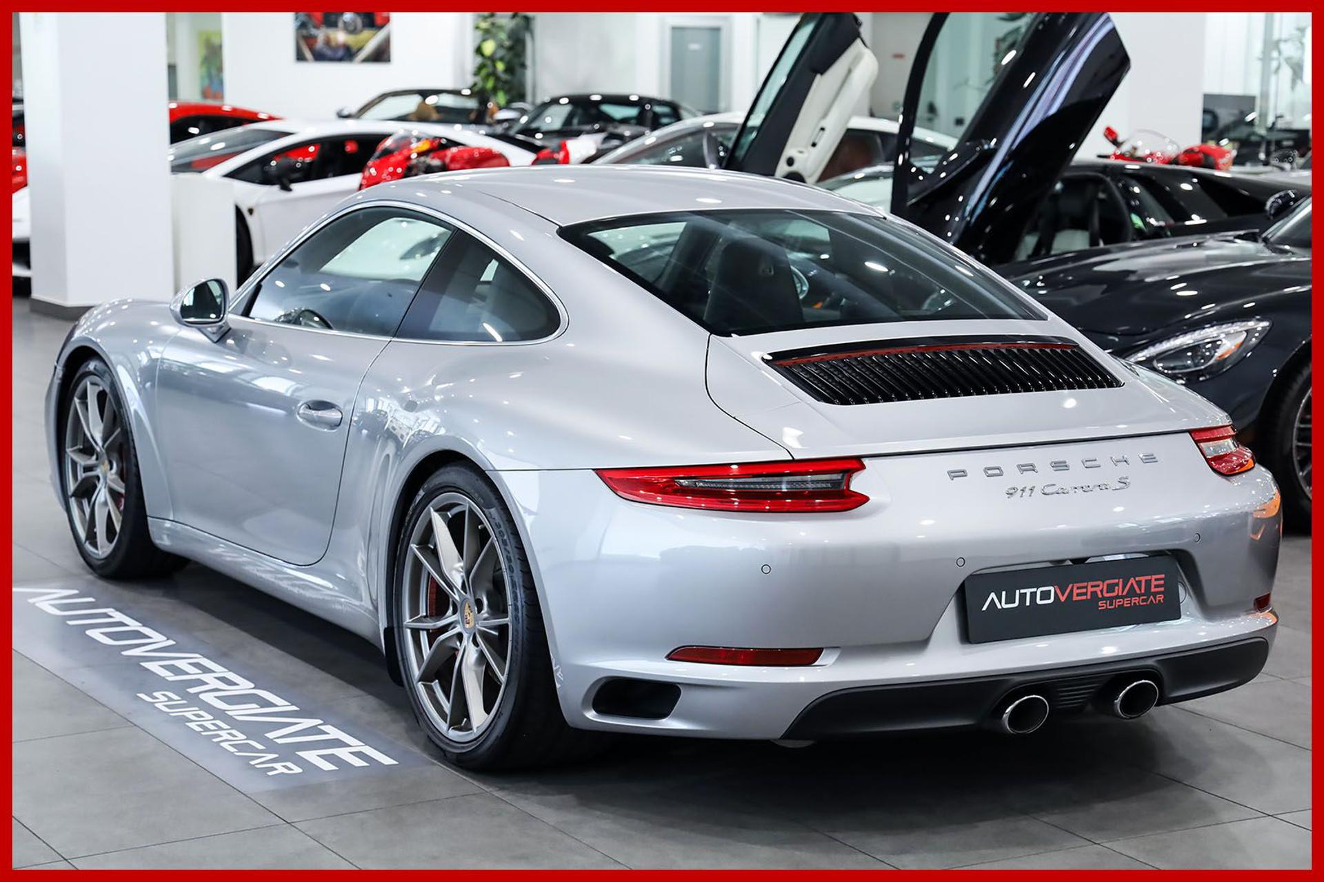 PORSCHE 991