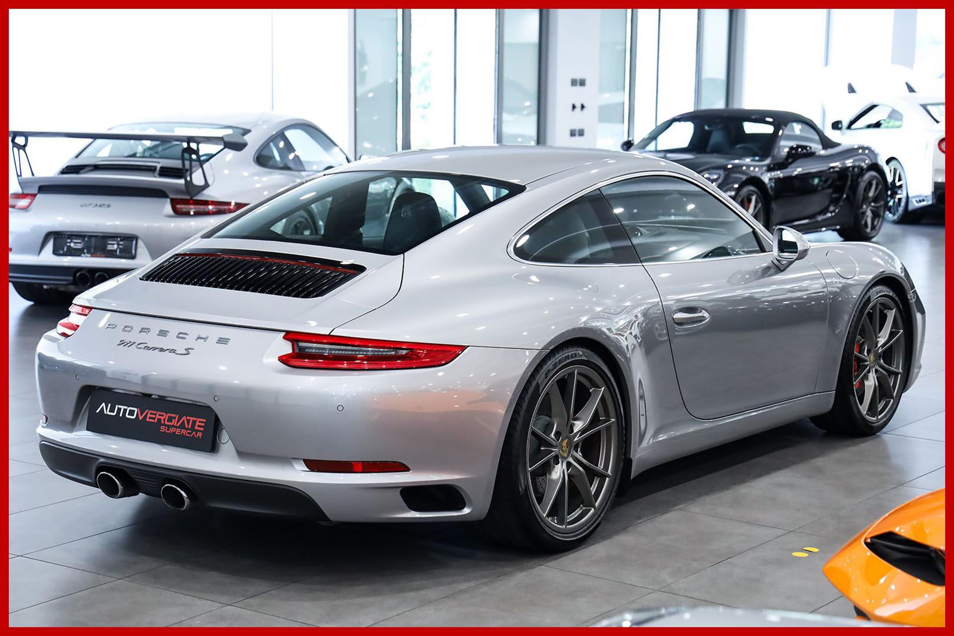 PORSCHE 991
